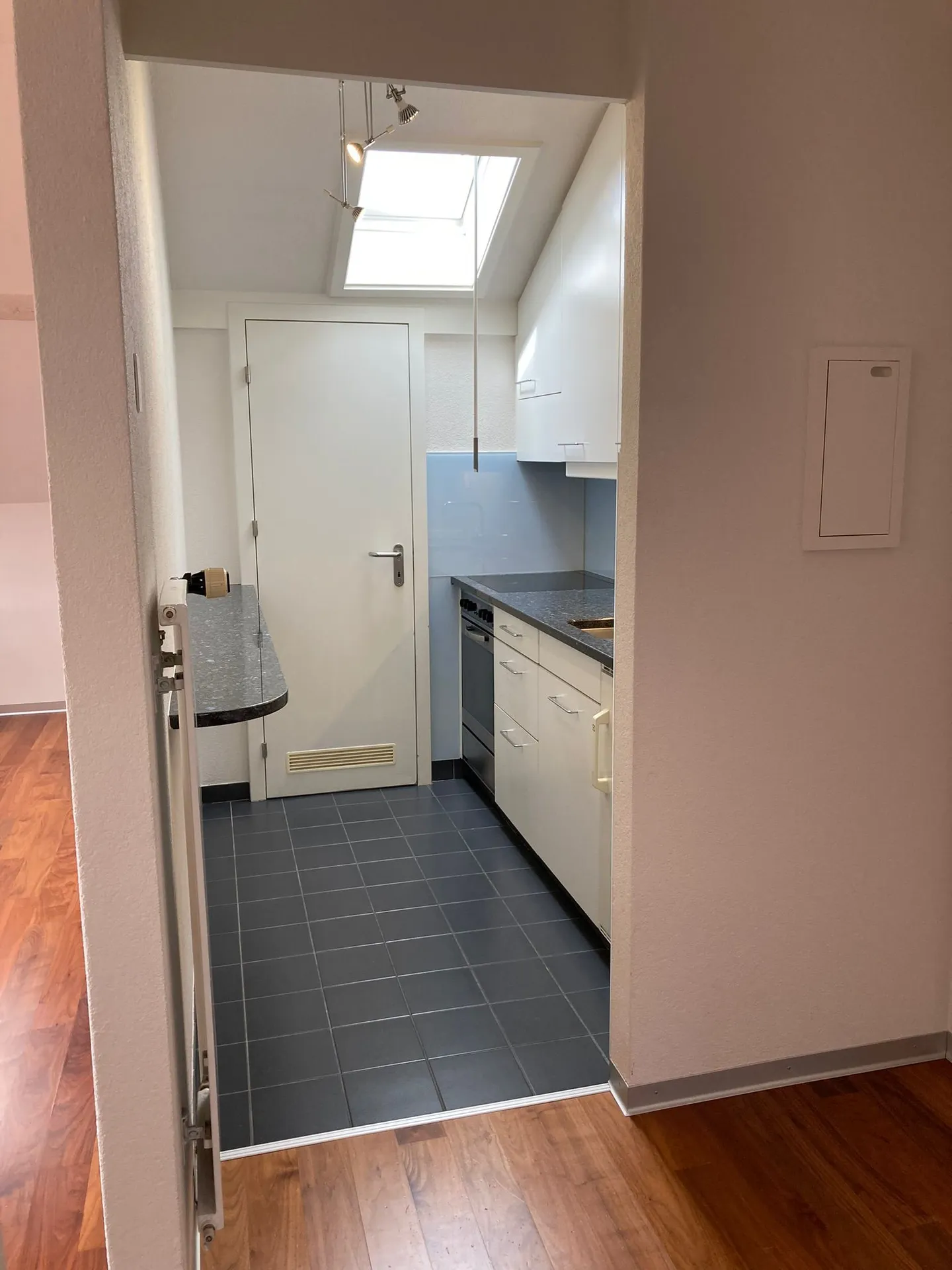 Charmante appartement sous les combles de 2,5 pièces à Lyss - Photo 6 sur 8