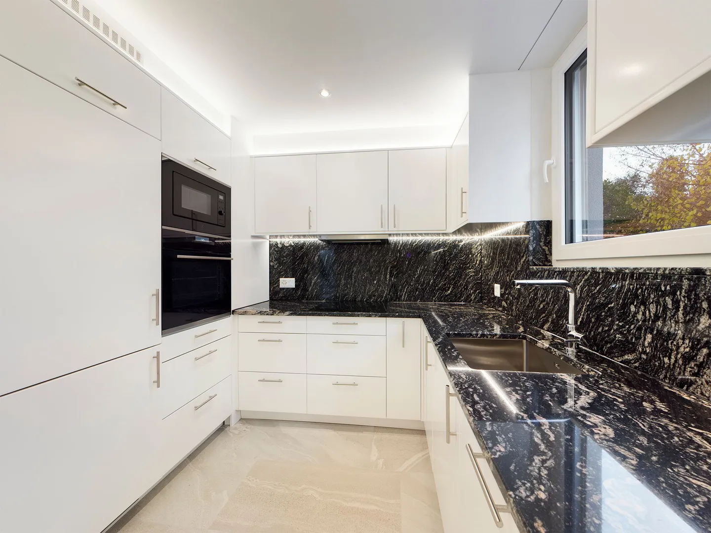 Appartement moderne de 4,5 pièces à Ottenbach avec fonction domotique - Photo 2 sur 9