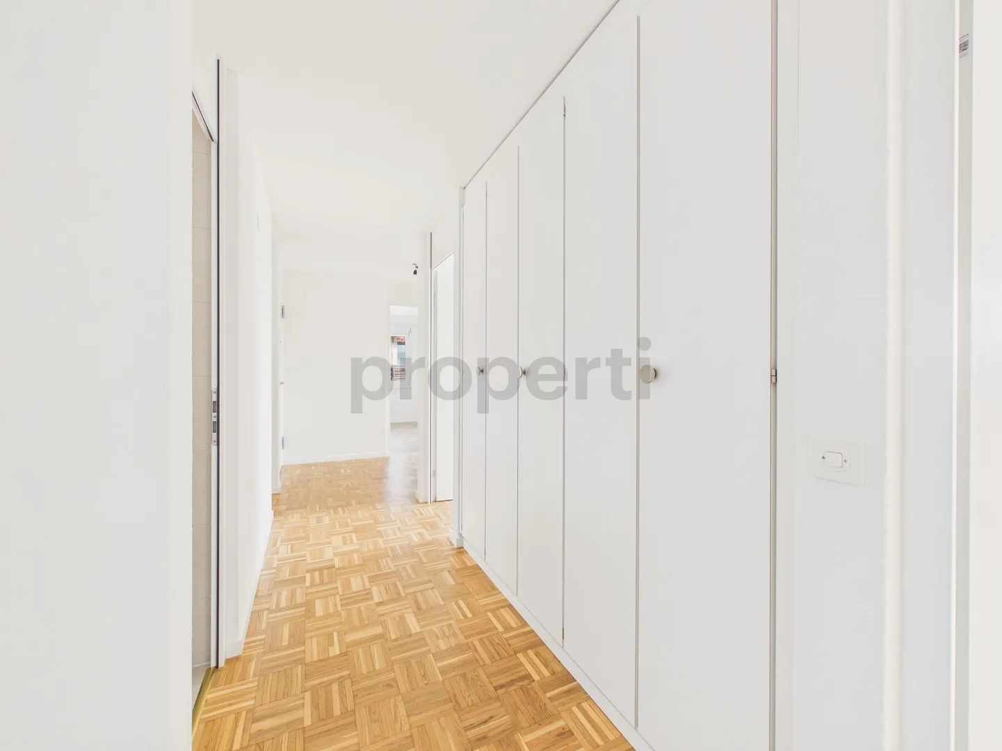 Appartement mansardé moderne de 5,5 pièces avec balcon, Forch - Photo 8 sur 13