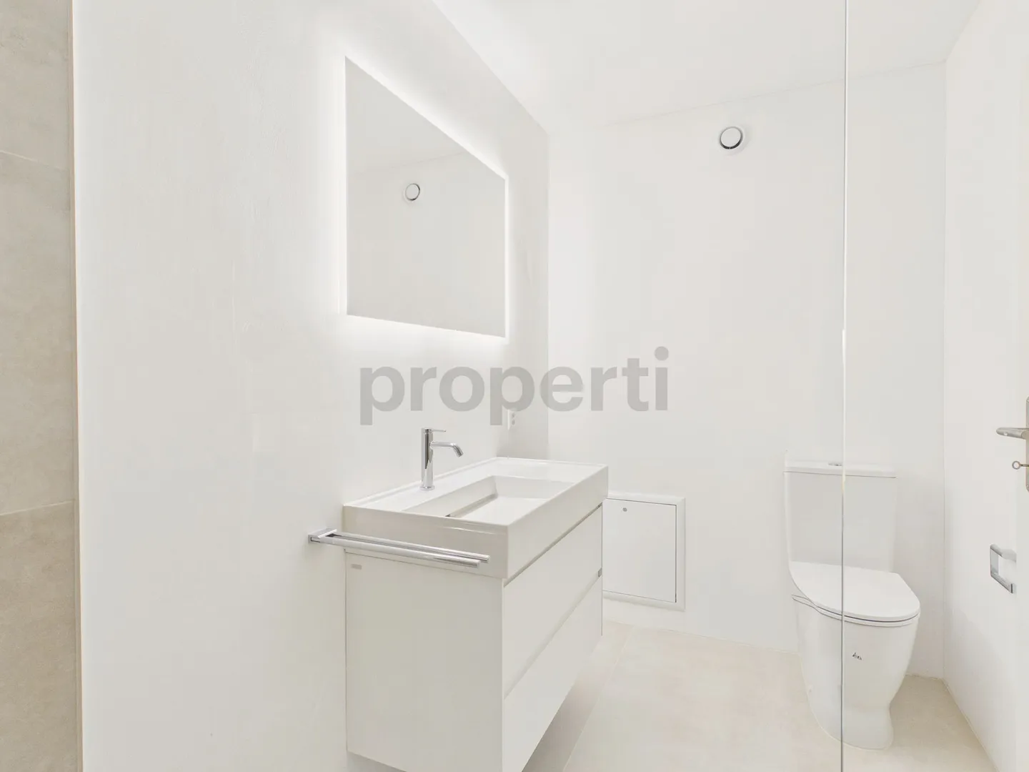 Appartamento attico di 4,5 stanze appena ristrutturato con terrazza da sogno e vista panoramica sul verde - Foto 8 di 9