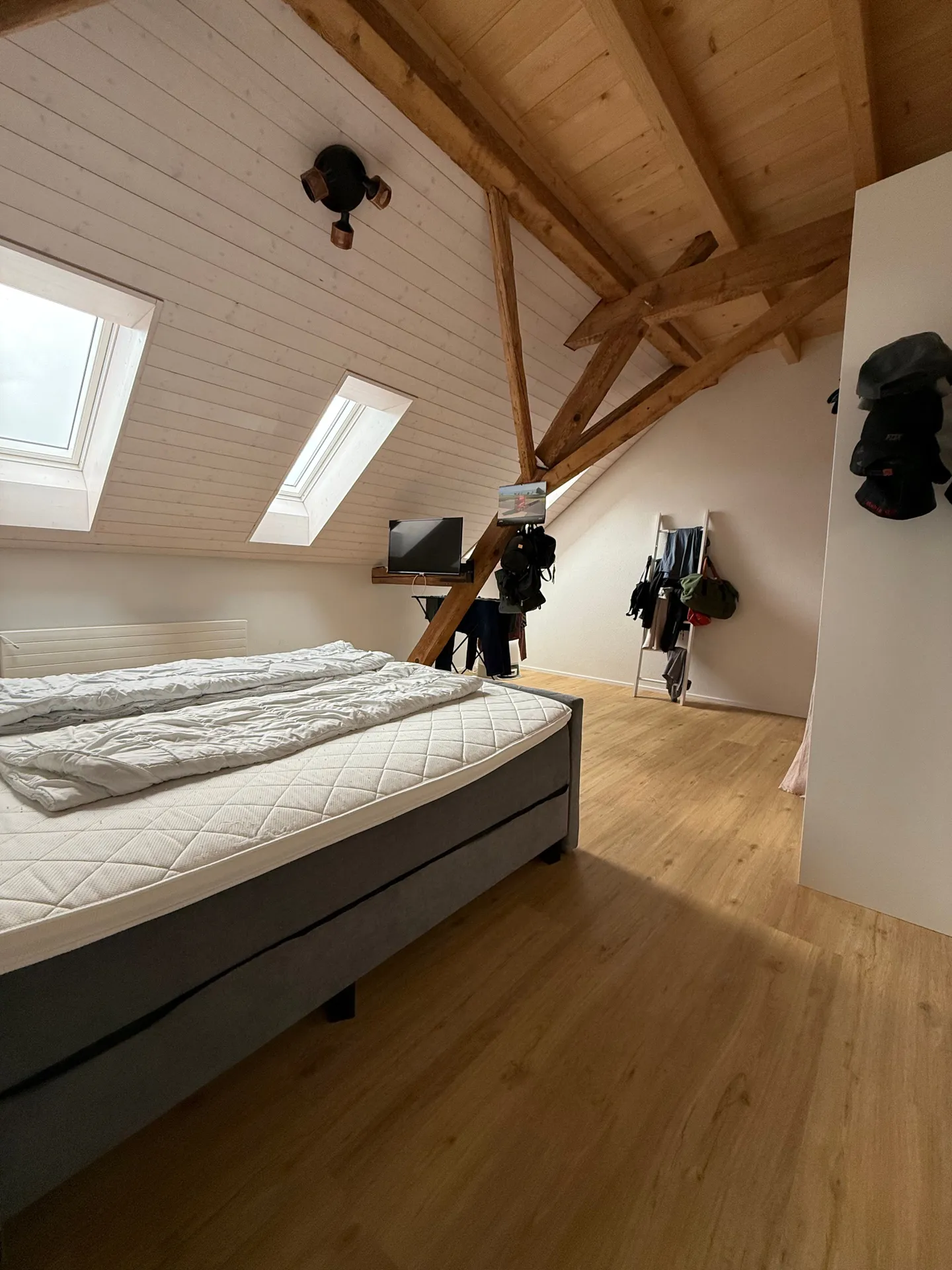 Newly renovated 4.5-room penthouse apartment with balcony, Brittnau - Photo 5 of 11