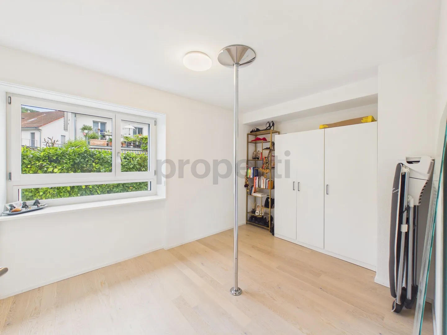 Completely renovated, light-flooded &amp; quietly located stylish 4.5-room apartment - Photo 8 of 13