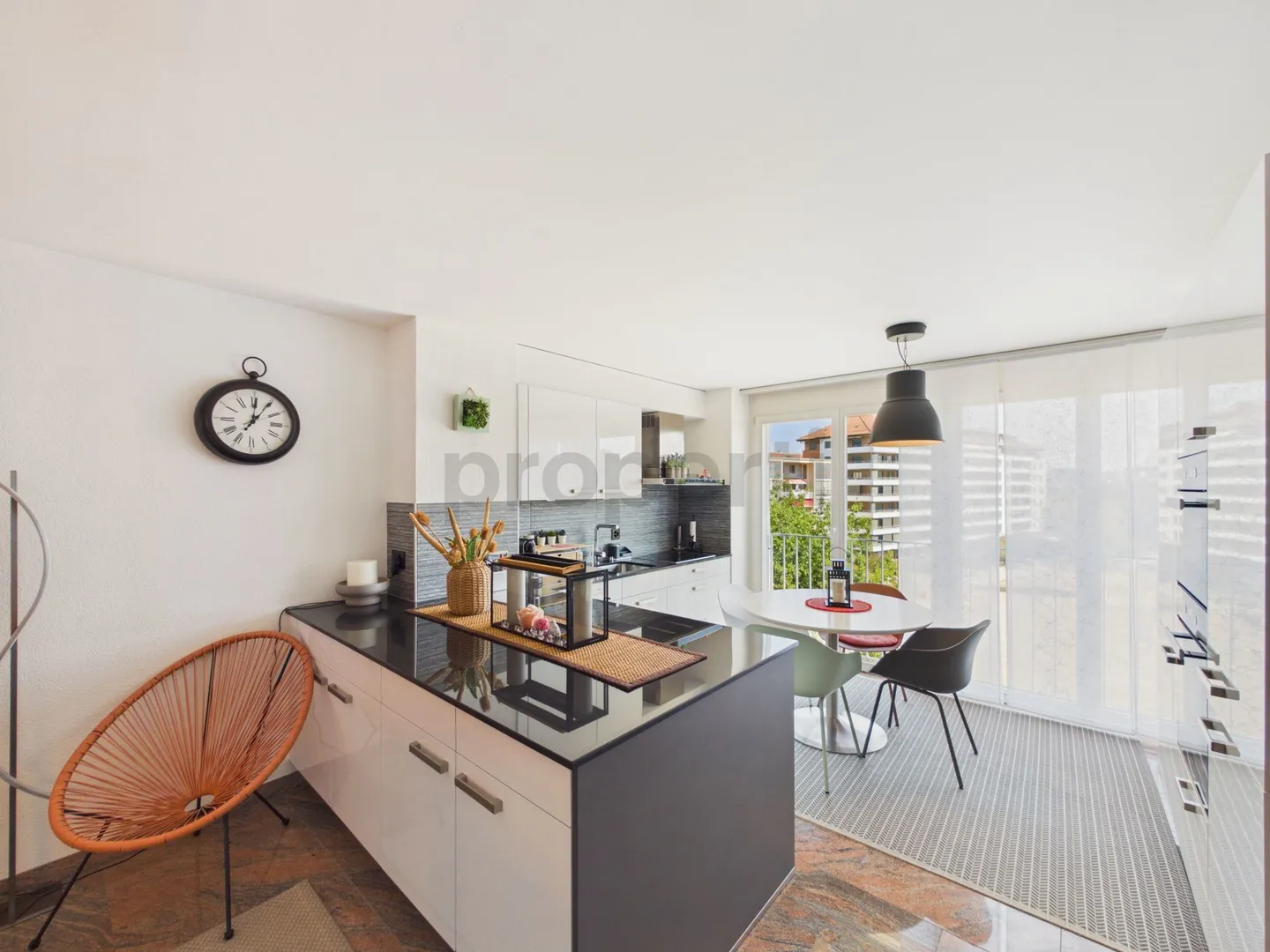 Modern elegance and comfort in the heart of a peaceful setting - Photo 4 of 11