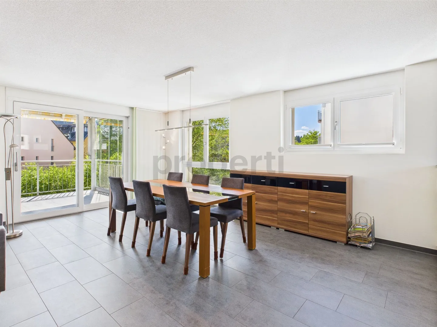 Goditi la tranquillità e la vista sul verde dal grande balcone della tua nuova casa - Foto 2 di 10