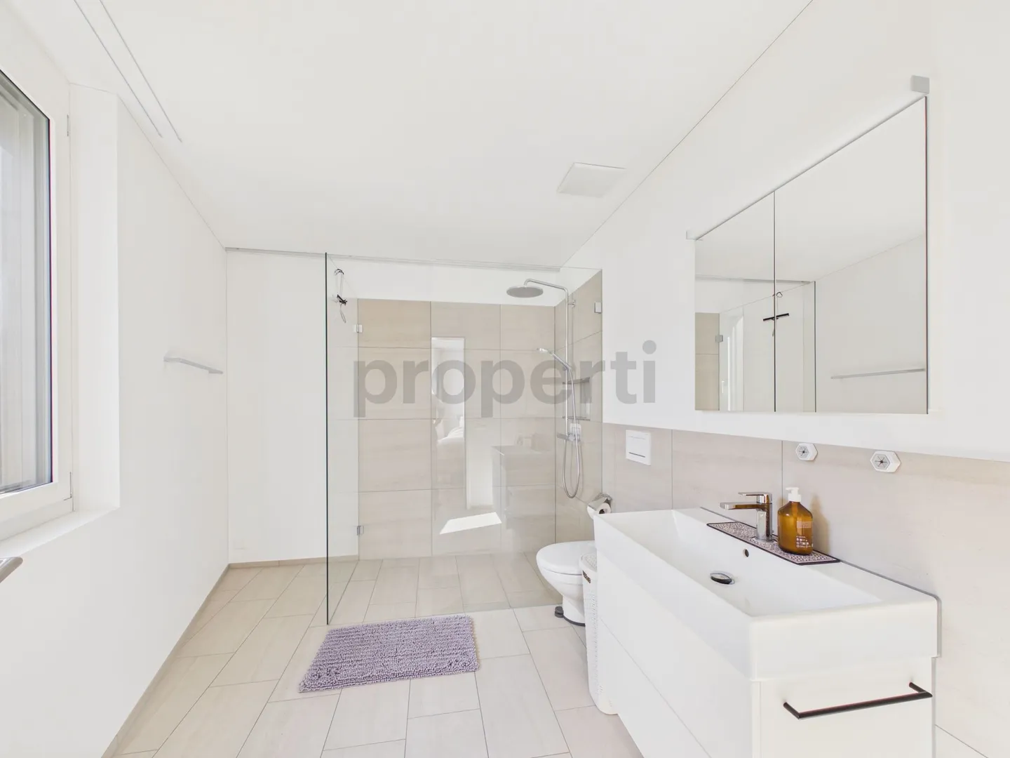 Appartement élégant de 3,5 pièces avec vue sur le lac et grand balcon - Photo 9 sur 12