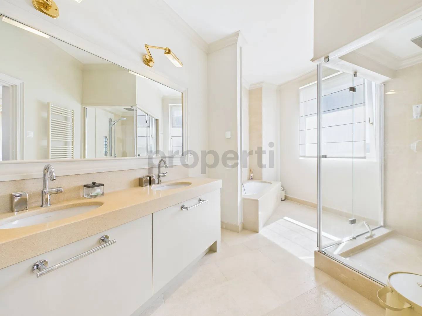 Luxury property with lake view and exclusive amenities in a 5-star resort - Photo 8 of 13