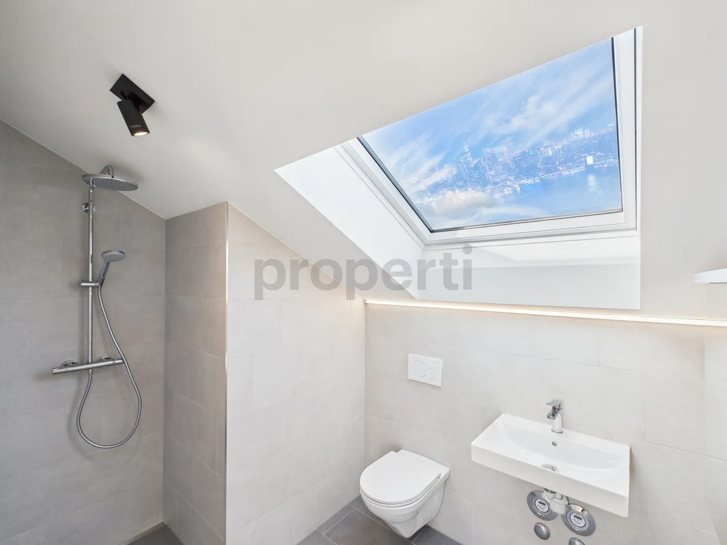 Modern 2.5-room attic apartment in Oberwil - Photo 11 of 13