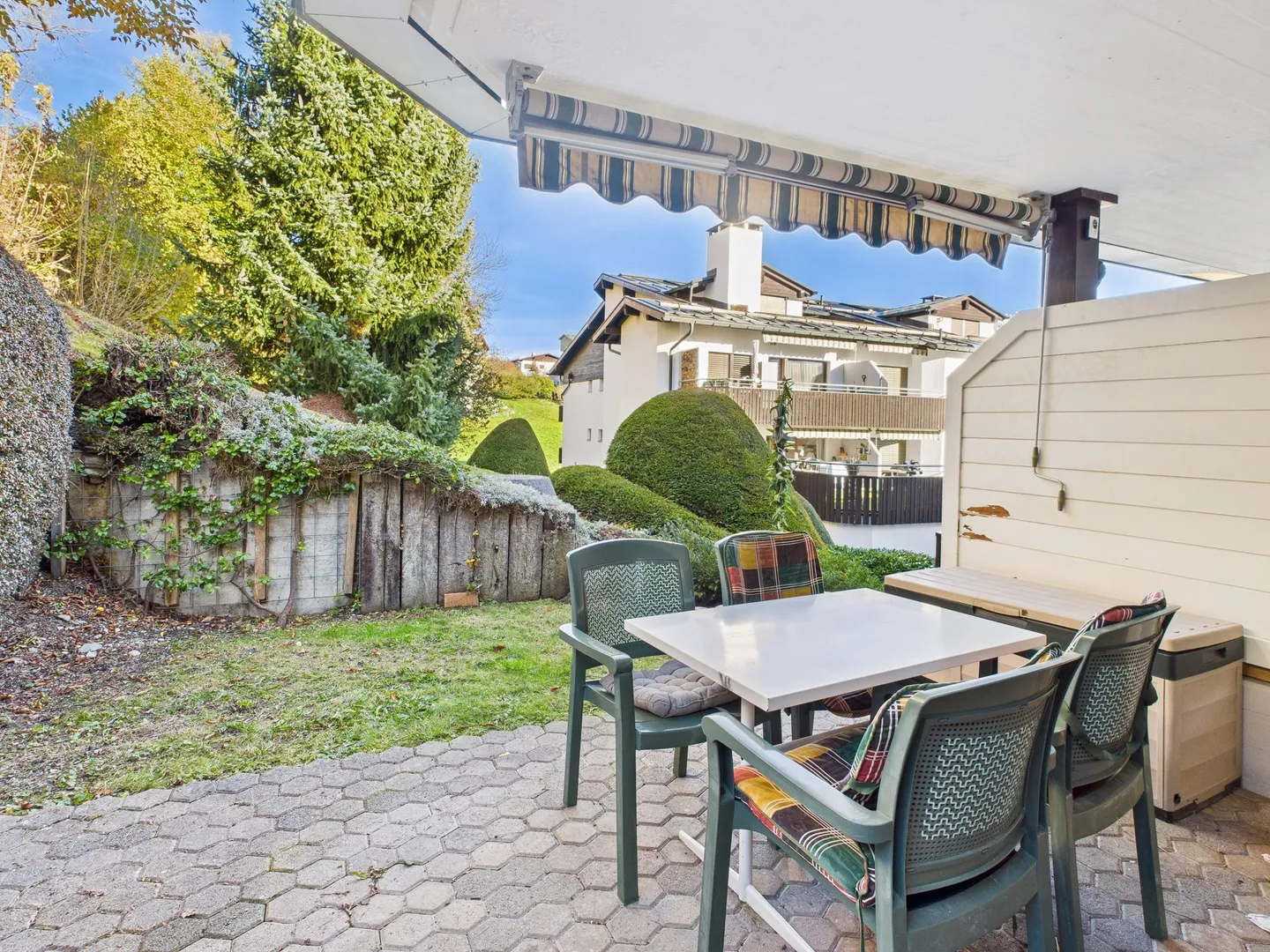 Living with a View - Charming 2.5-Room Apartment with Large Garden Terrace and Mountain View in Laax Village - Photo 11 of 13