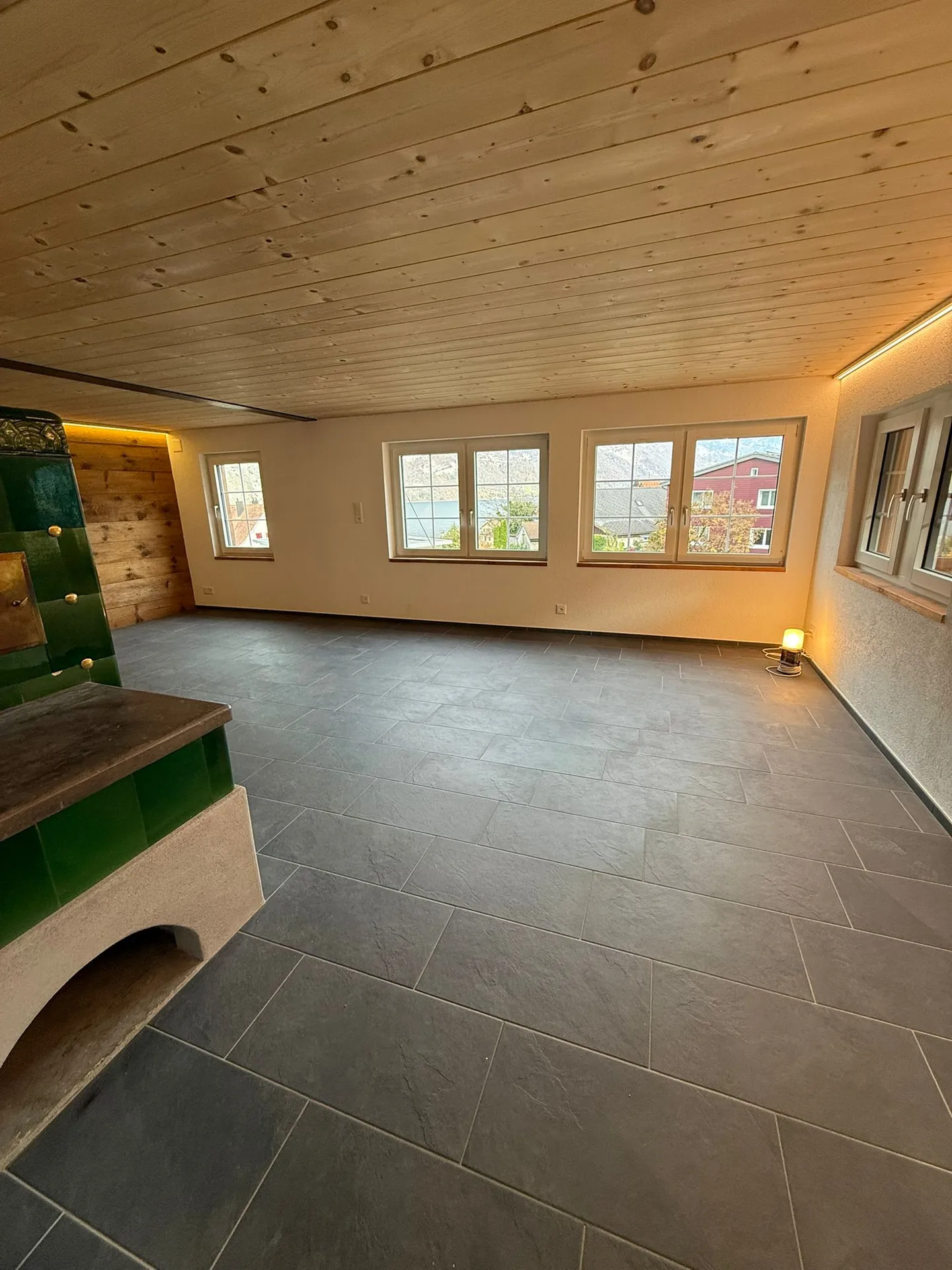 Helles Einfamilienhaus mit atemberaubender Ausblick in Glarus Nord - Foto 1 von 6