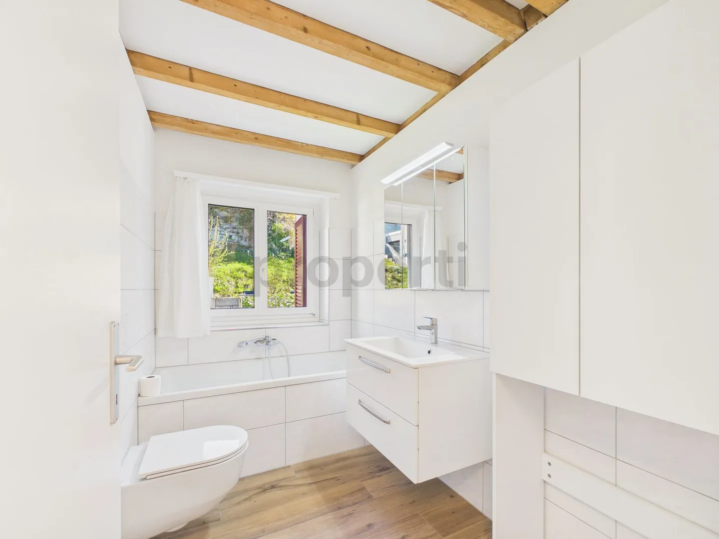 Modern 3.5-room attic apartment with garden seating area and lake view, Bäch SZ - Photo 11 of 13