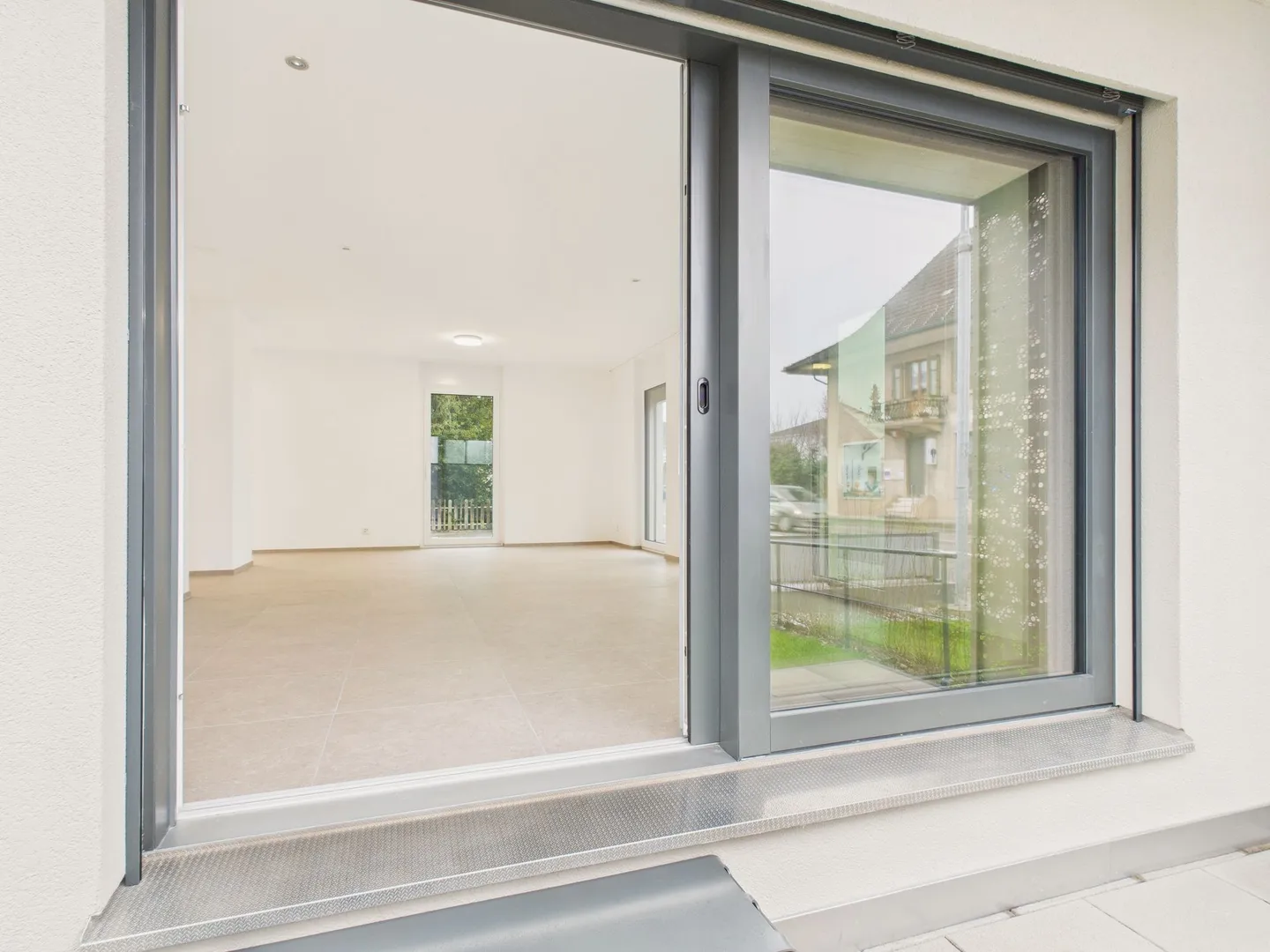 Appartement moderne de 3,5 pièces avec terrasse - Photo 10 sur 12