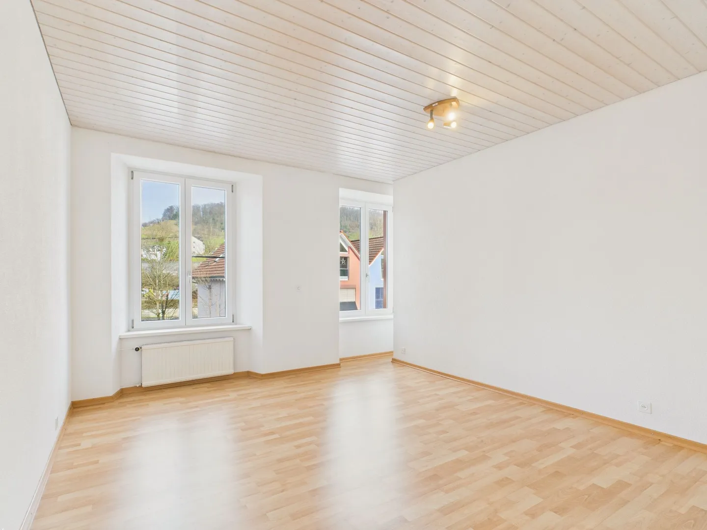 Appartement 4.5 pièces récemment rénové au centre de Gelterkinden - Photo 5 sur 12