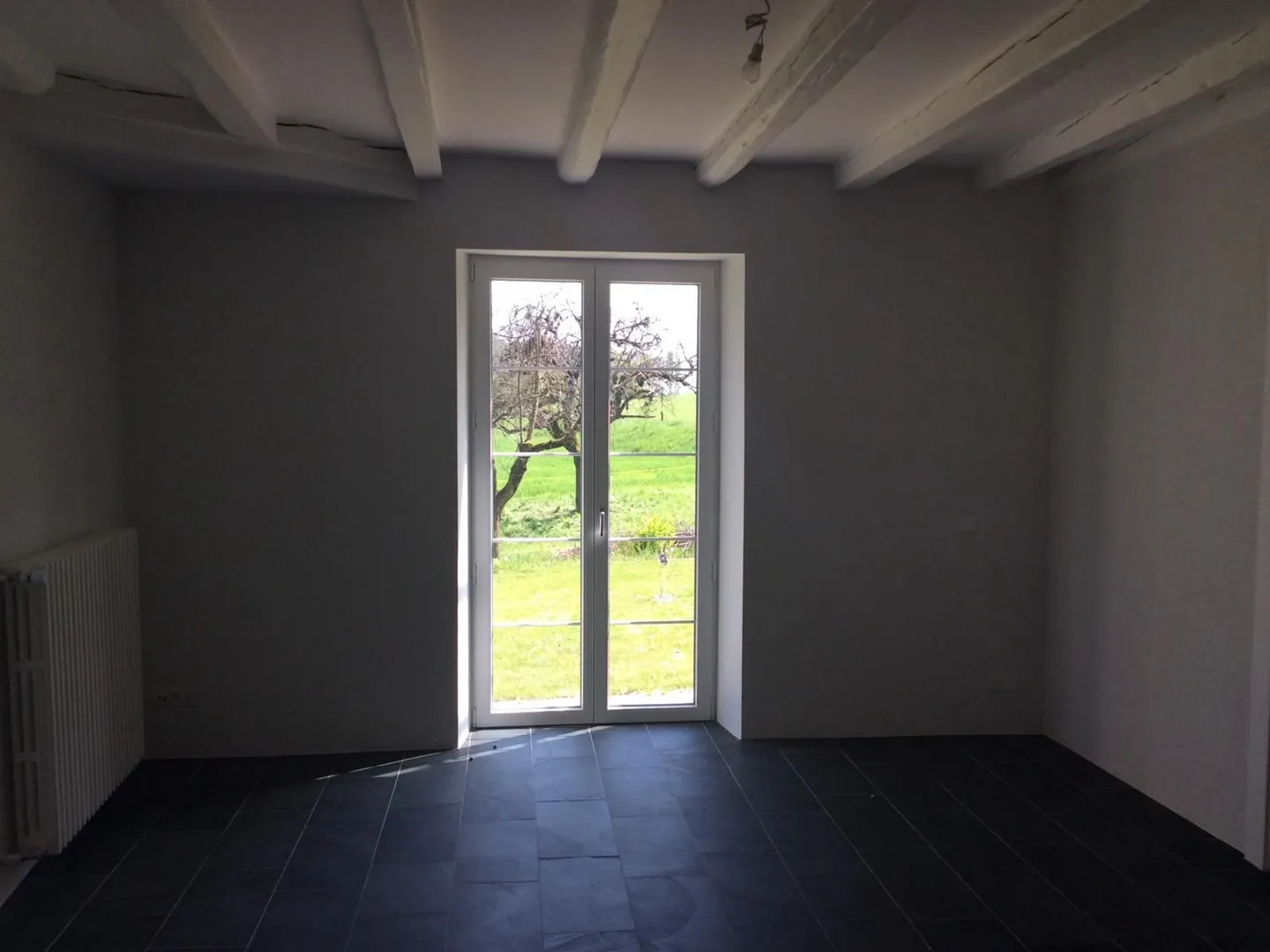 Triplex / Charming house in a renovated old farm - 7 rooms with large private garden in Genolier - Photo 5 of 7