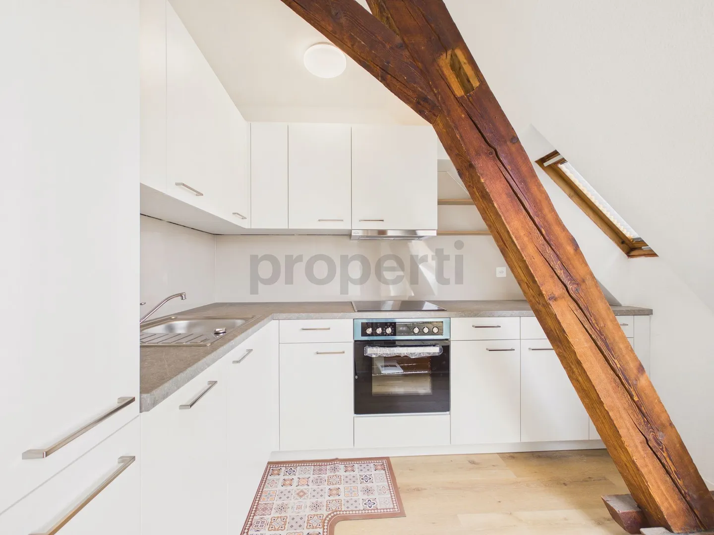 Appartamento moderno con balcone - Foto 6 di 13