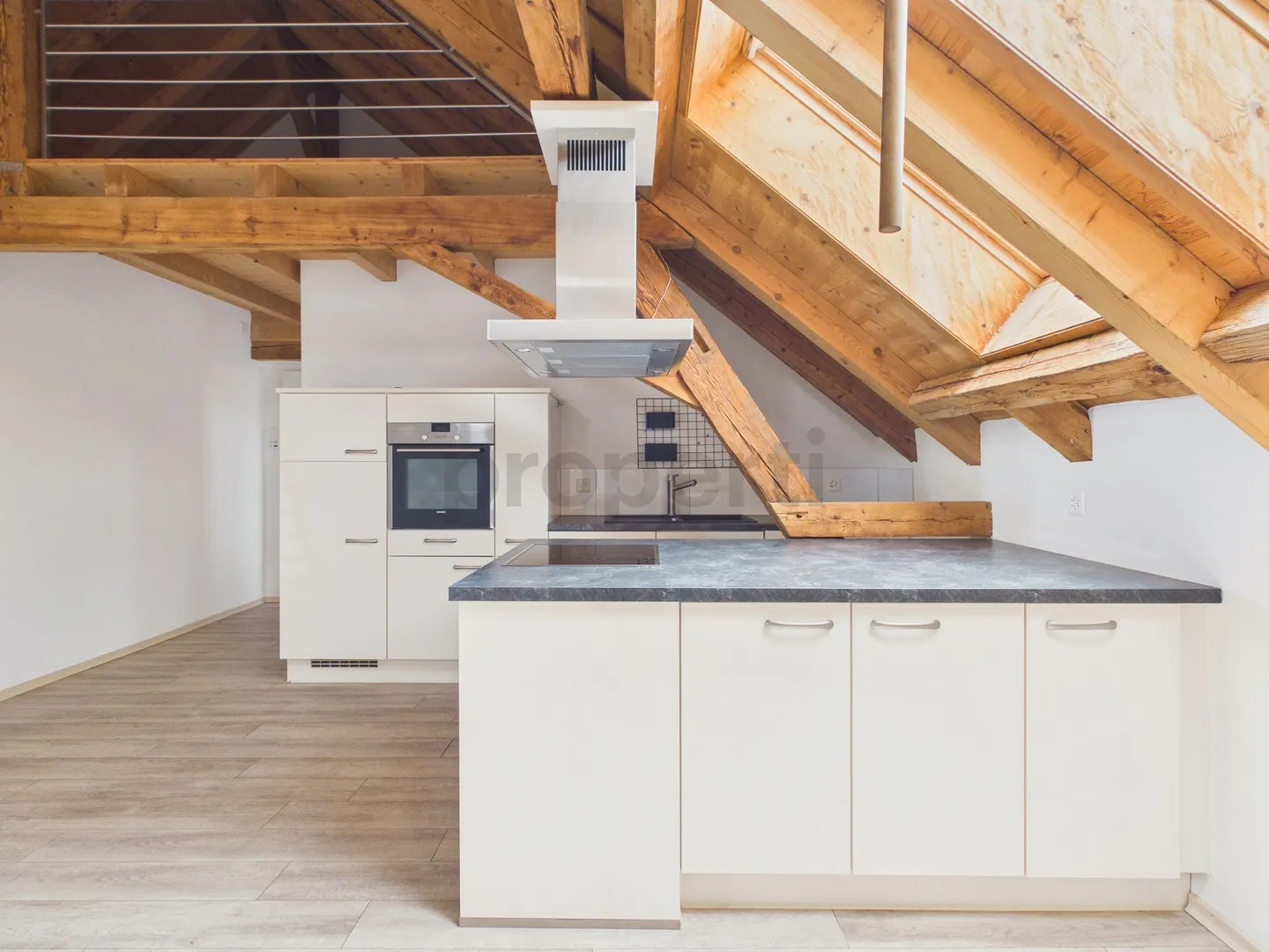 Charmante Attikawohnung mit Galerie - Foto 4 von 12