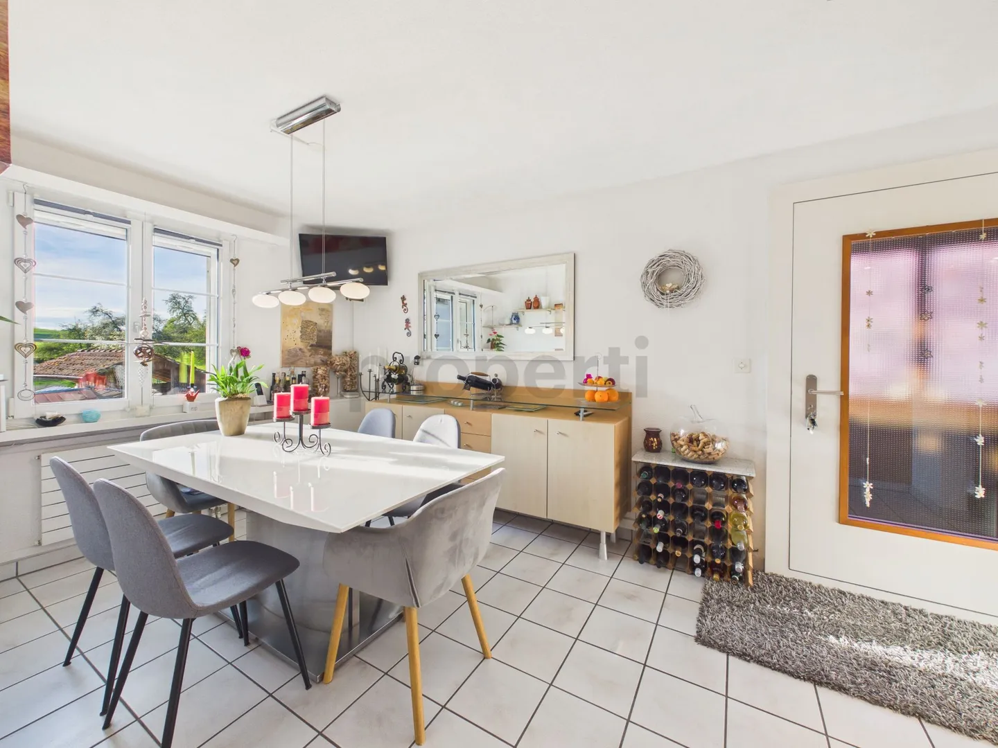 Spacious 5.5 Room Maisonette with Winter Garden, Fireplace and High Living Quality - Photo 5 of 13