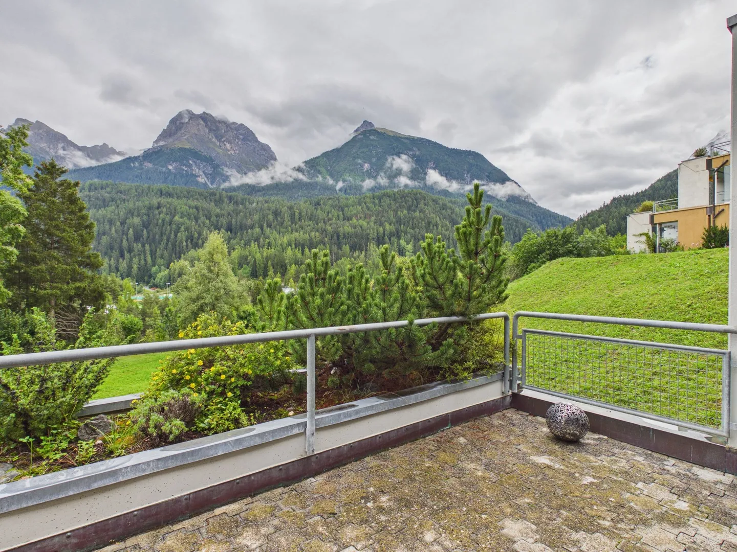 Investieren oder Wohnen in Scuol: Erst-/Zweitwohnsitz, 3.5 Zimmer Terrassenwohnung - Foto 10 di 12