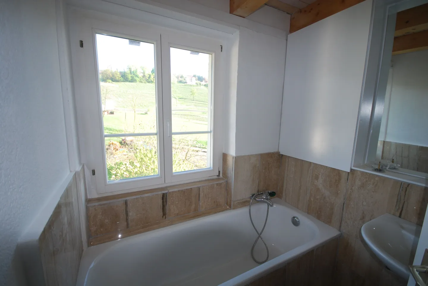 Cozy independent house of 4.5 rooms in a privileged position in S. Pietro di Stabio - Photo 5 of 8