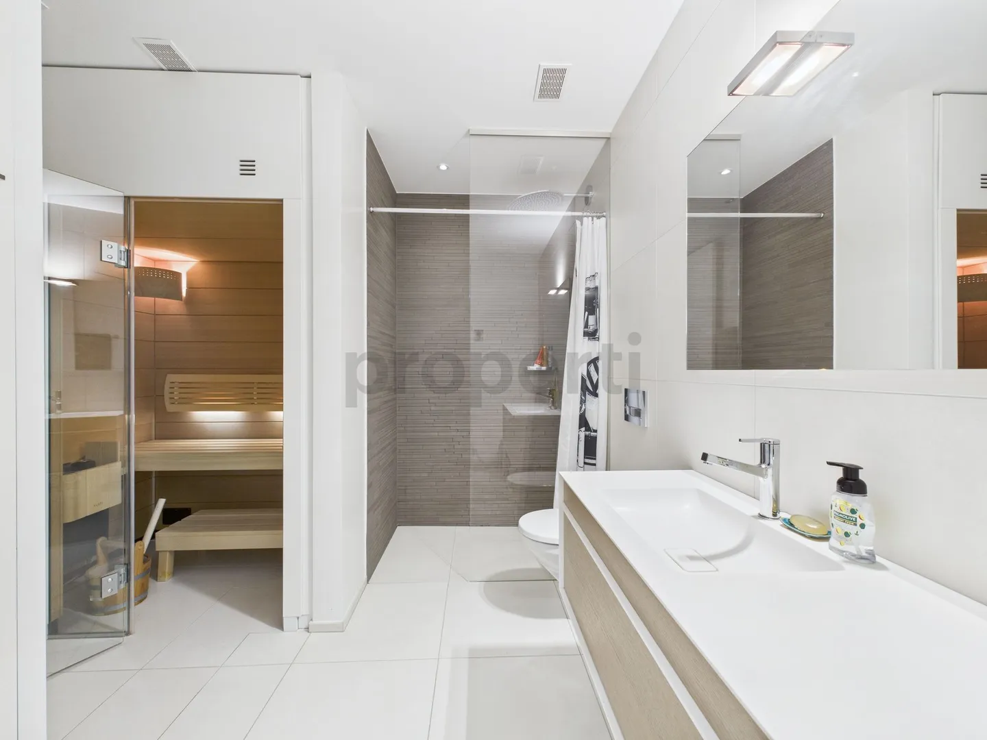 Modern and Sunny Apartment Experience in Zurich Fully Furnished - Photo 1 of 12