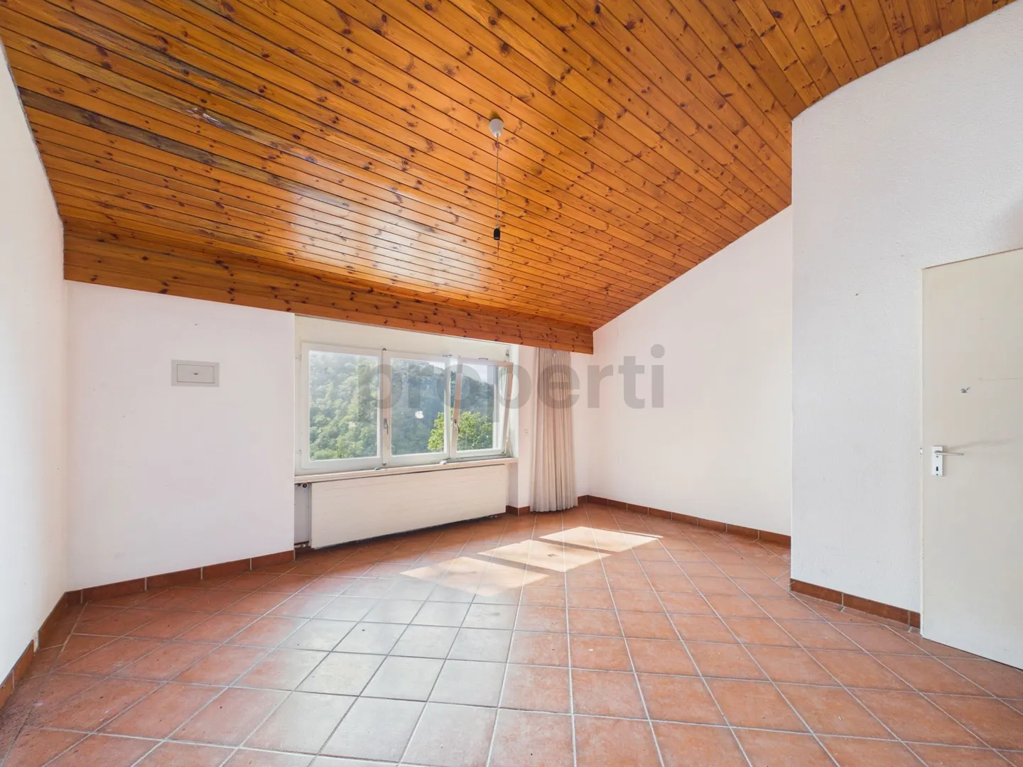 Stunning View over the Morobbia Valley, Garden with Pergola & Renovation Potential! - Photo 5 of 12