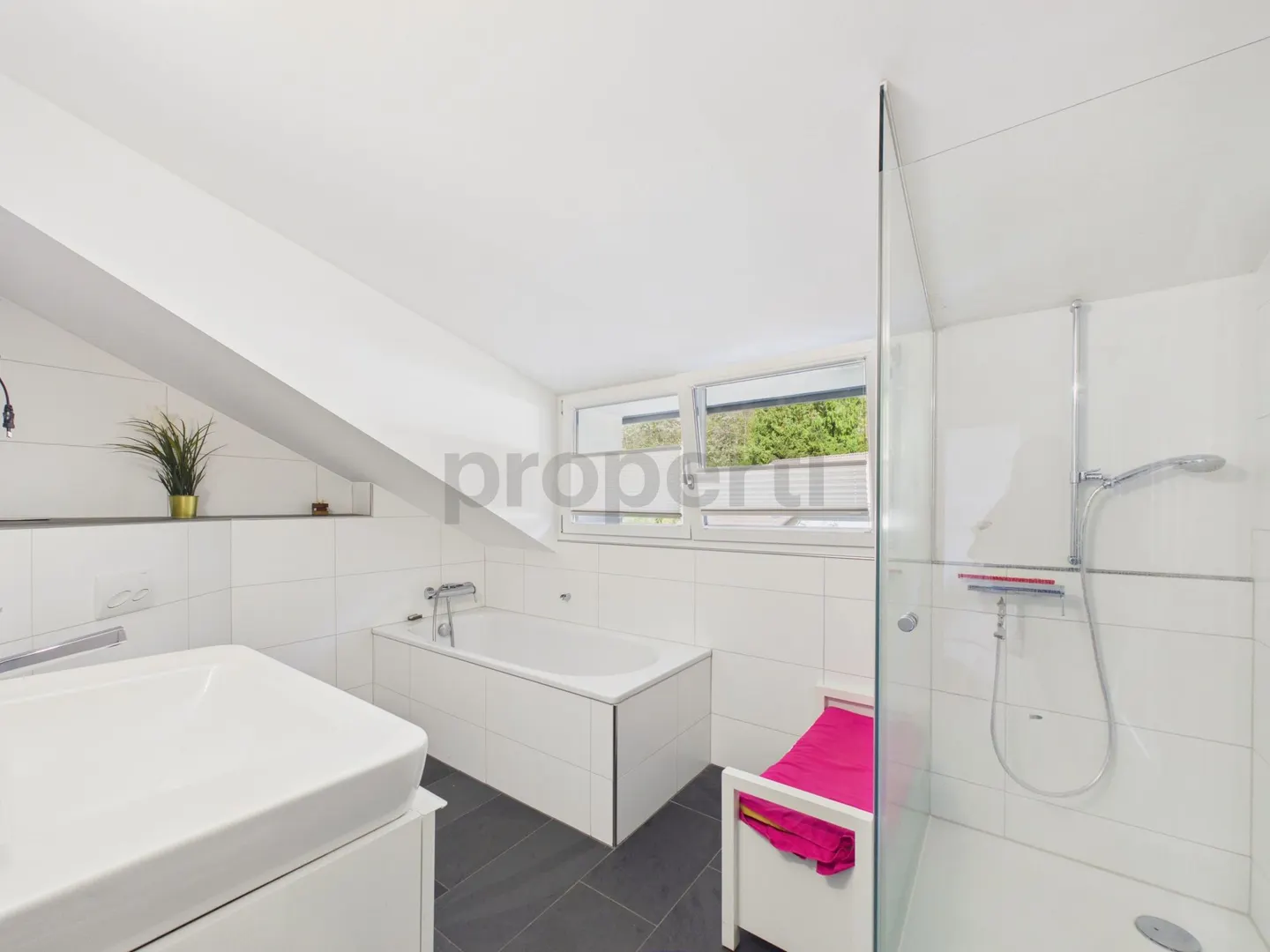 Ruhiges 4.5-Zimmer-Einfamilienhaus mit grosszügigem Garten und Ausbaupotenzial in Aarau Rohr - Photo 8 sur 11