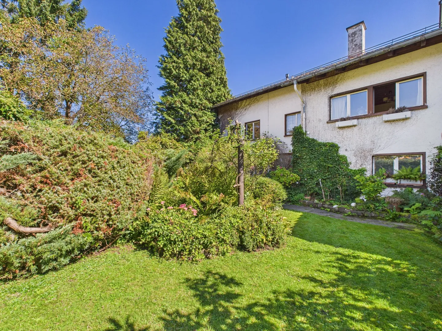 Idyllic End Row House with Great Potential - Photo 10 of 12