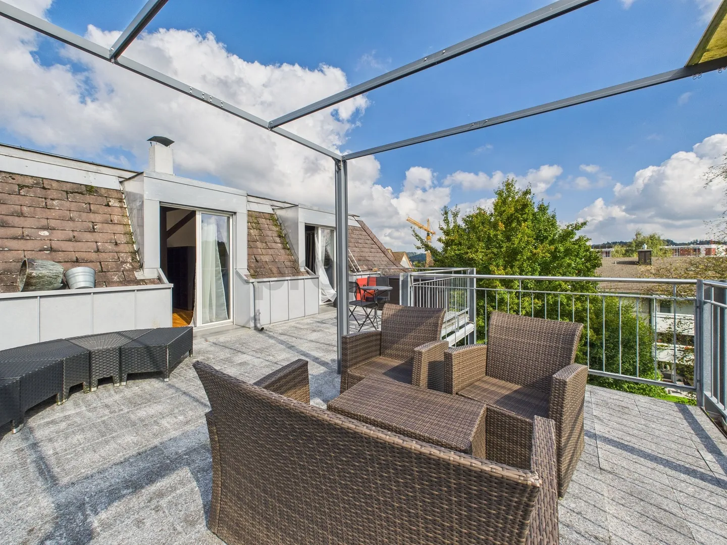Outstanding 2.5-room penthouse apartment with terrace in Effretikon, Canton Zurich - Photo 2 of 12