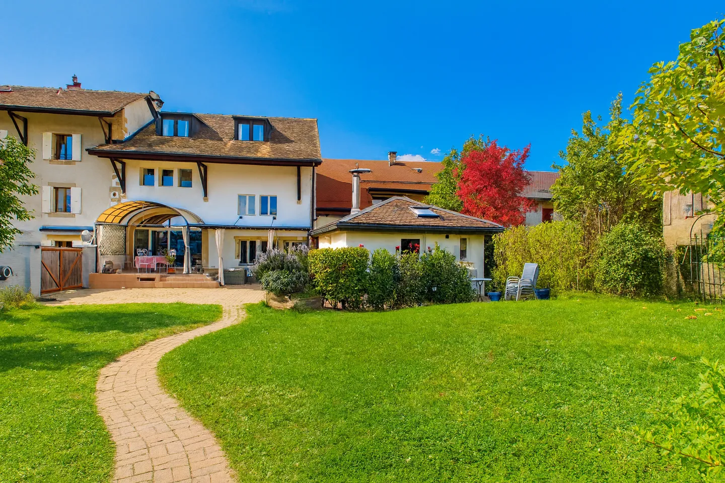 Charming renovated family home with outbuilding, sauna and large plot - Photo 2 of 13