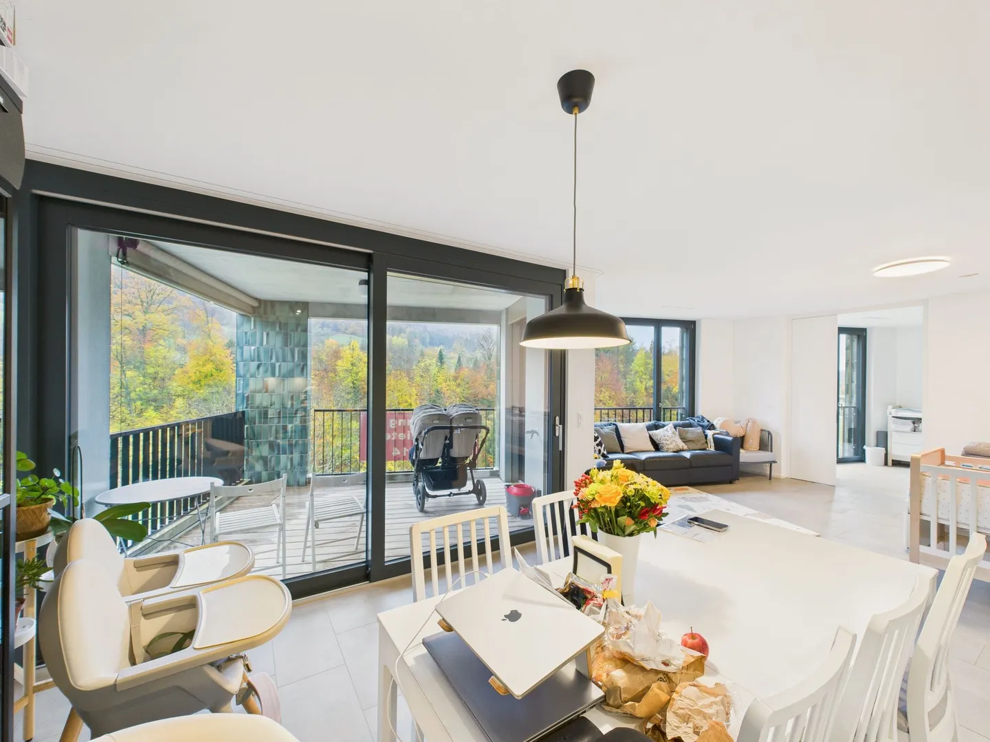 Einzigartige 2.5-Zimmer-Wohnung in Zürich mit Balkon und Garage - Foto 6 von 11