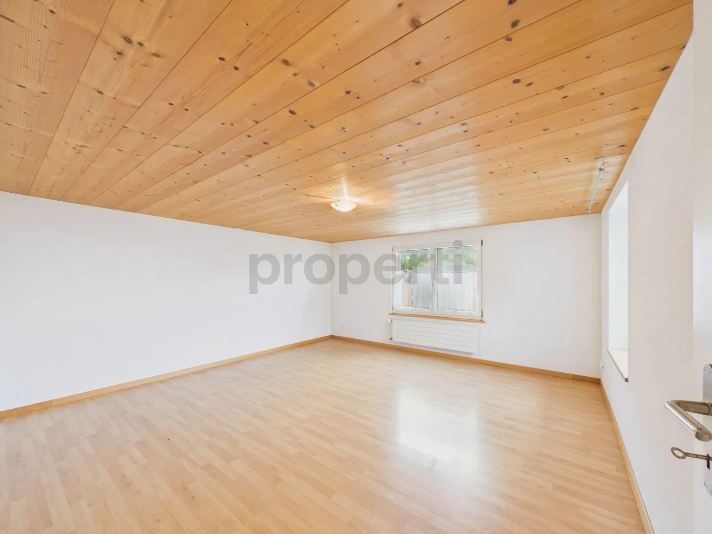 Gemütliche 6-Zimmer Einfamilienhaus an ruhiger Lage in Glarus - Photo 9 of 13