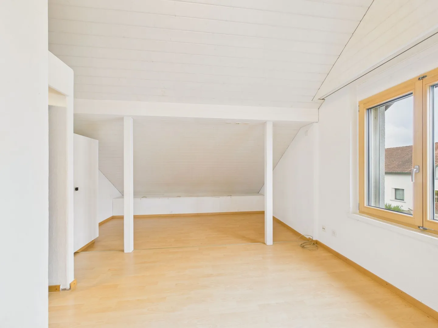 Stunning 3.5-Room Attic Apartment in Buchs SG - Photo 5 of 8