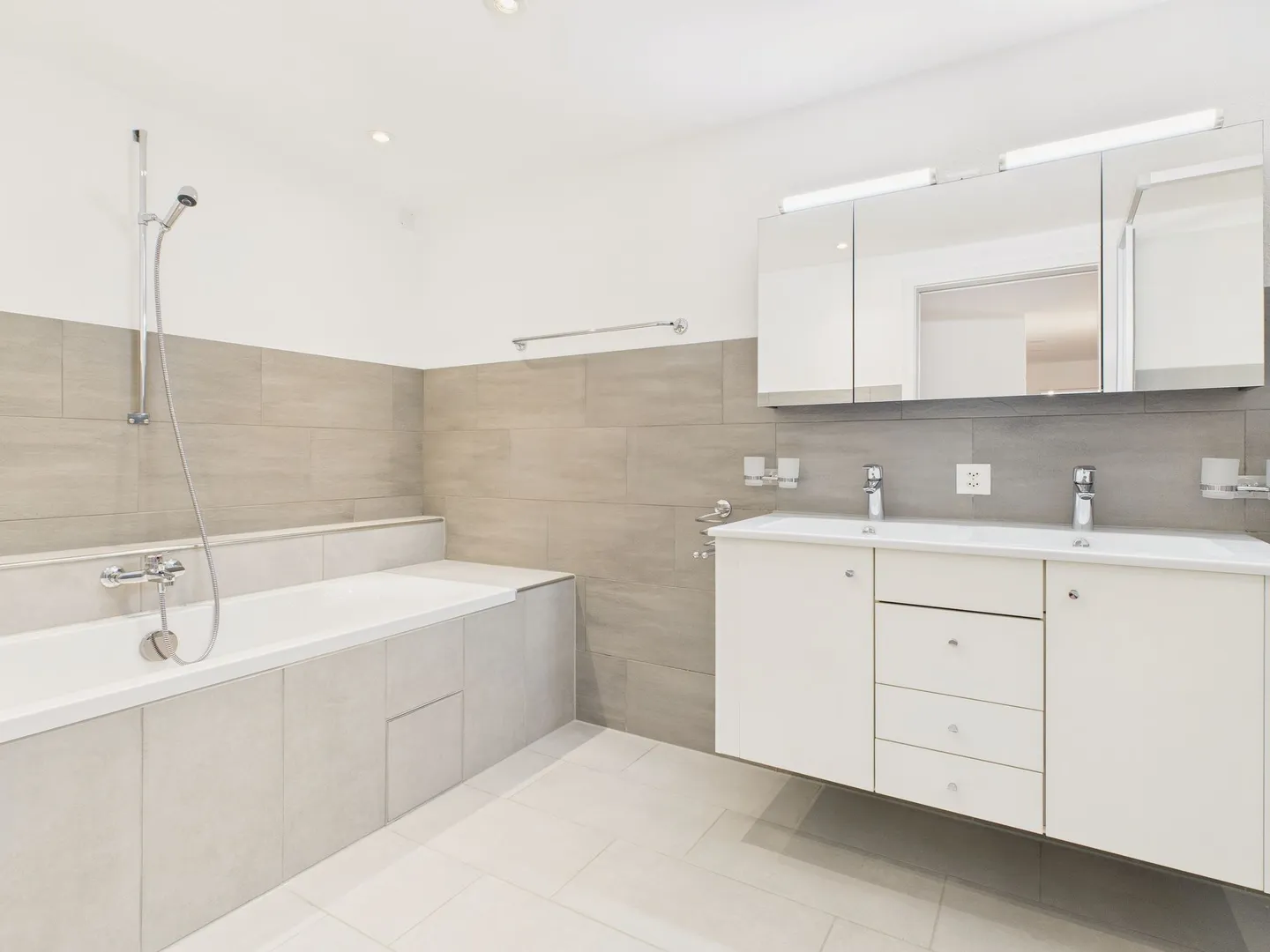 Neu renovierte 5-Zimmer Wohnung mit Balkon in Wenslingen - Foto 10 von 13