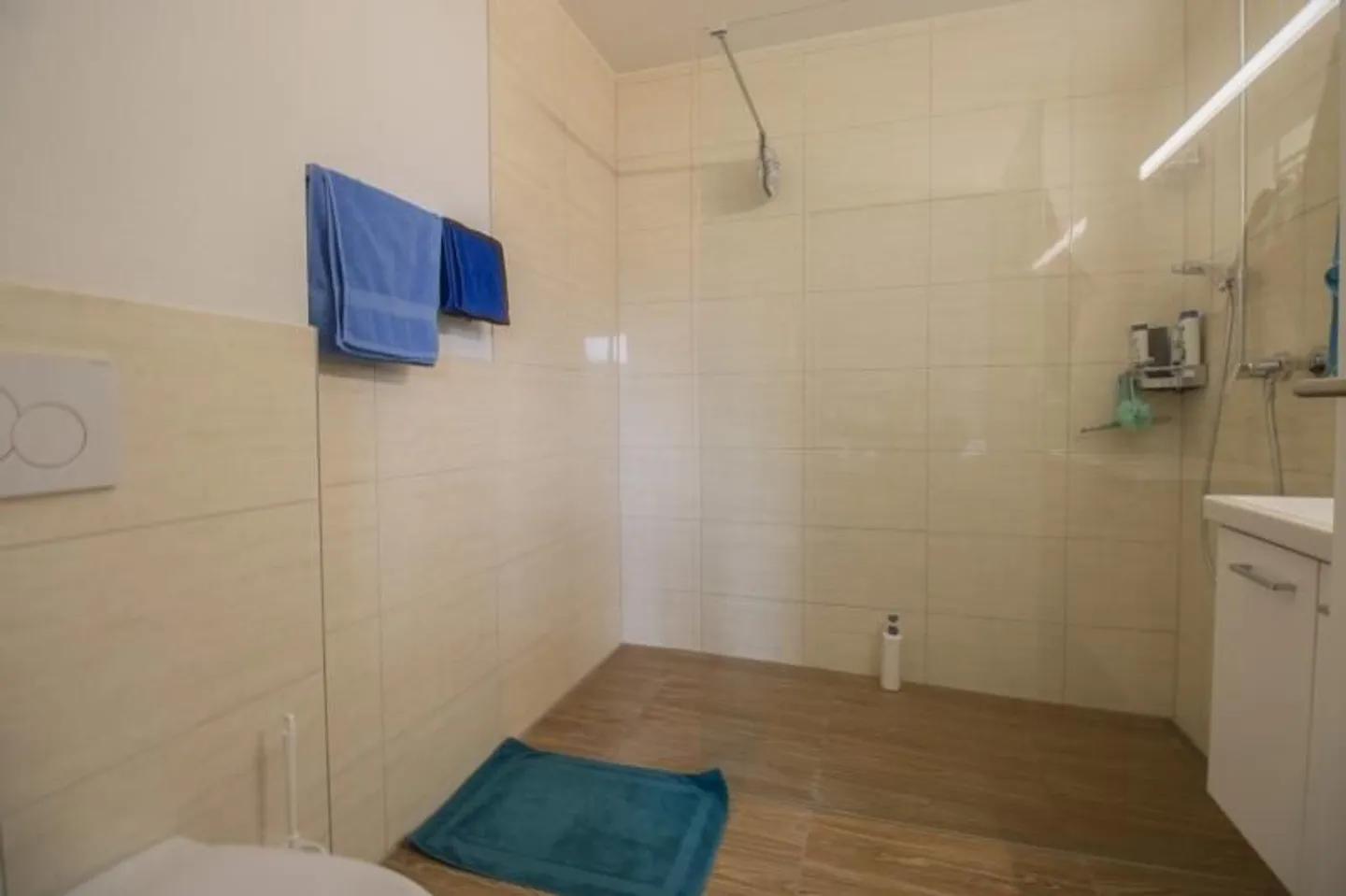 Appartement moderne de 3,5 pièces avec ascenseur et pièces annexes, Hunzenschwil - Photo 7 sur 9