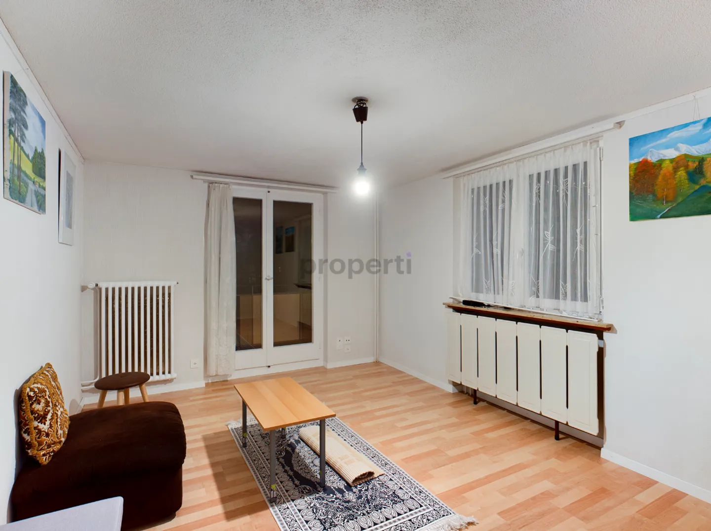 Bright 3-room apartment with balcony in Glarus - Photo 2 of 9