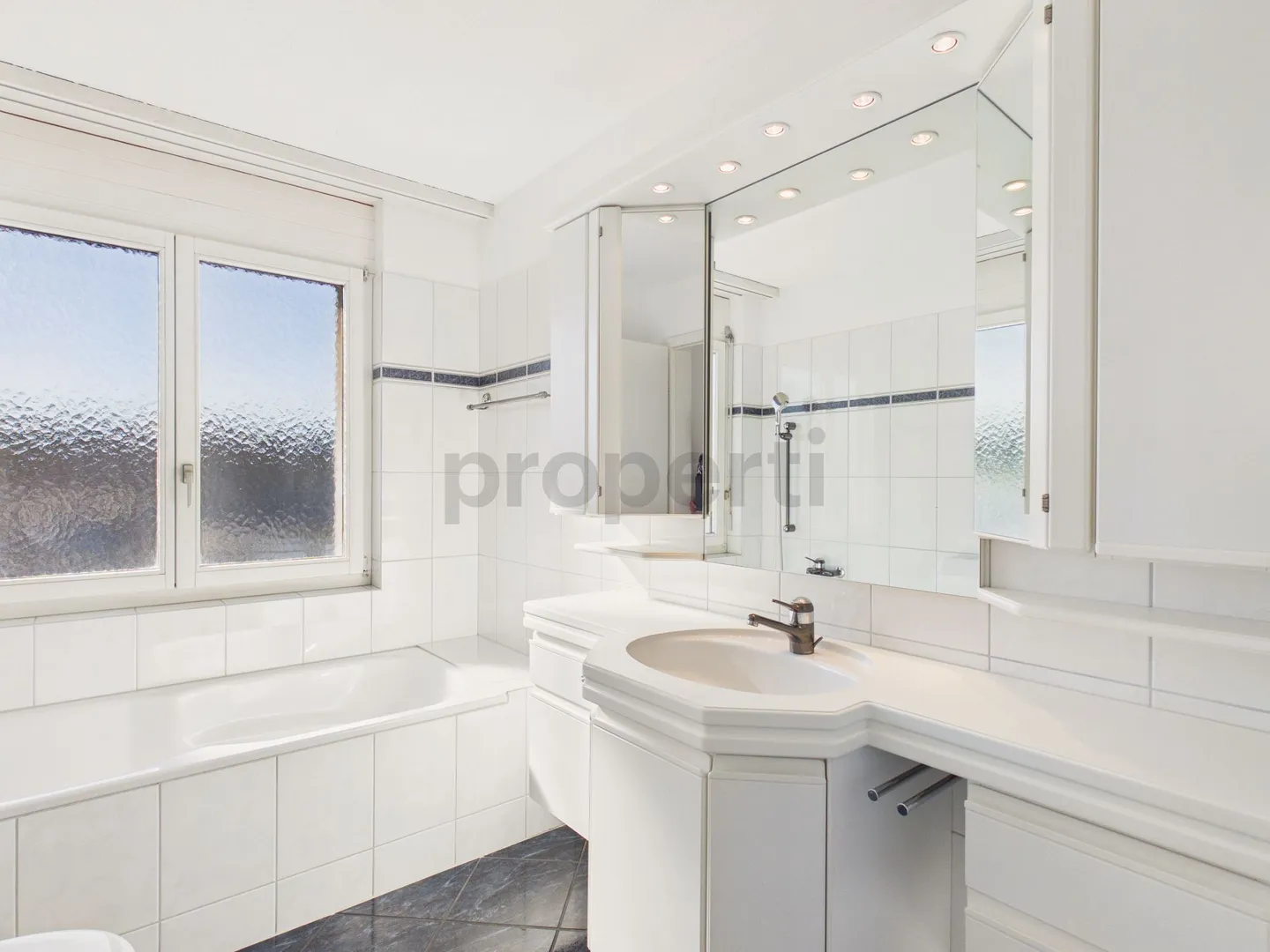 Geräumige Wohnung mit Balkon - Foto 11 von 13