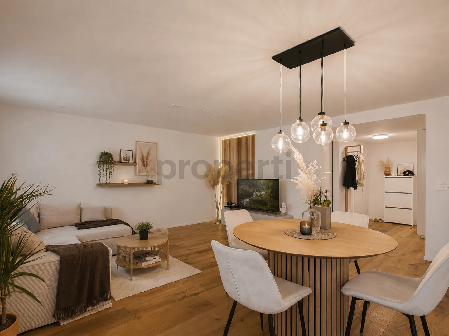 Appartamento ristrutturato di 3.5 locali con area salotto privata in giardino e servizi moderni - Foto 2 di 11