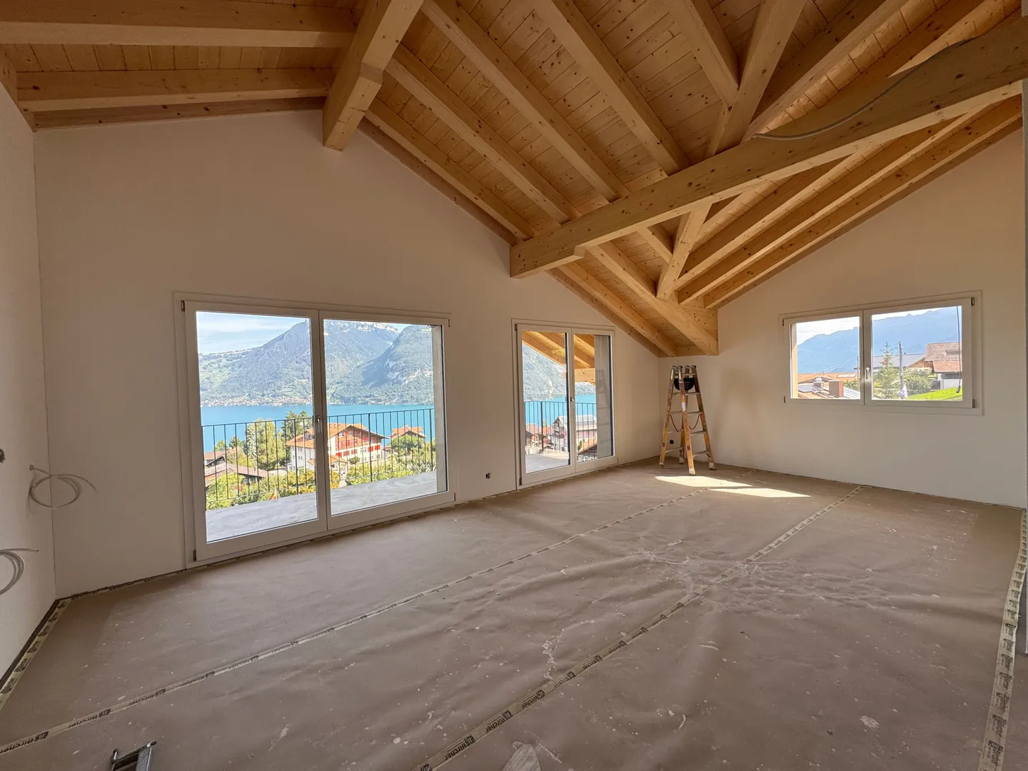 Attractive penthouse apartment, spacious balcony with lake view, first occupancy in a new building with four units - Photo 1 of 6