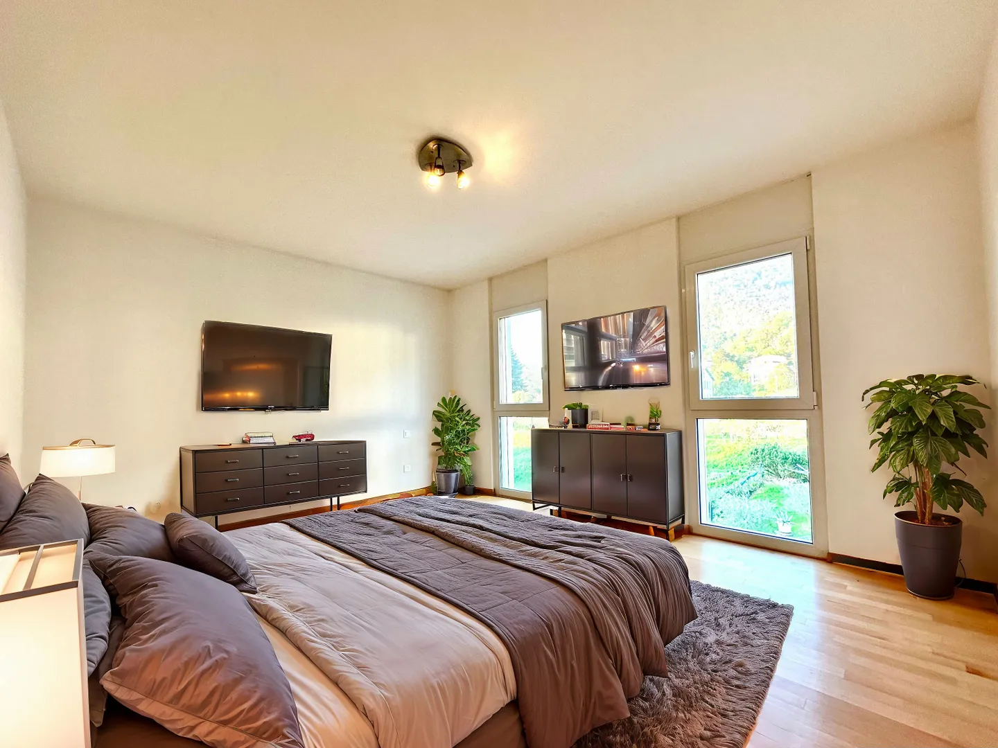 Elegant 4.5-room apartment with modern amenities in Castel San Pietro - Photo 3 of 11