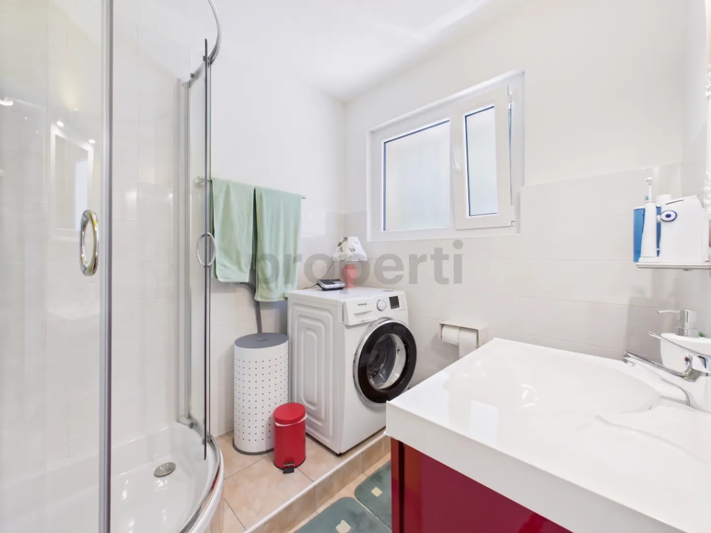 Vue sur le lac, piscine privée et option de seconde résidence - Photo 8 sur 13