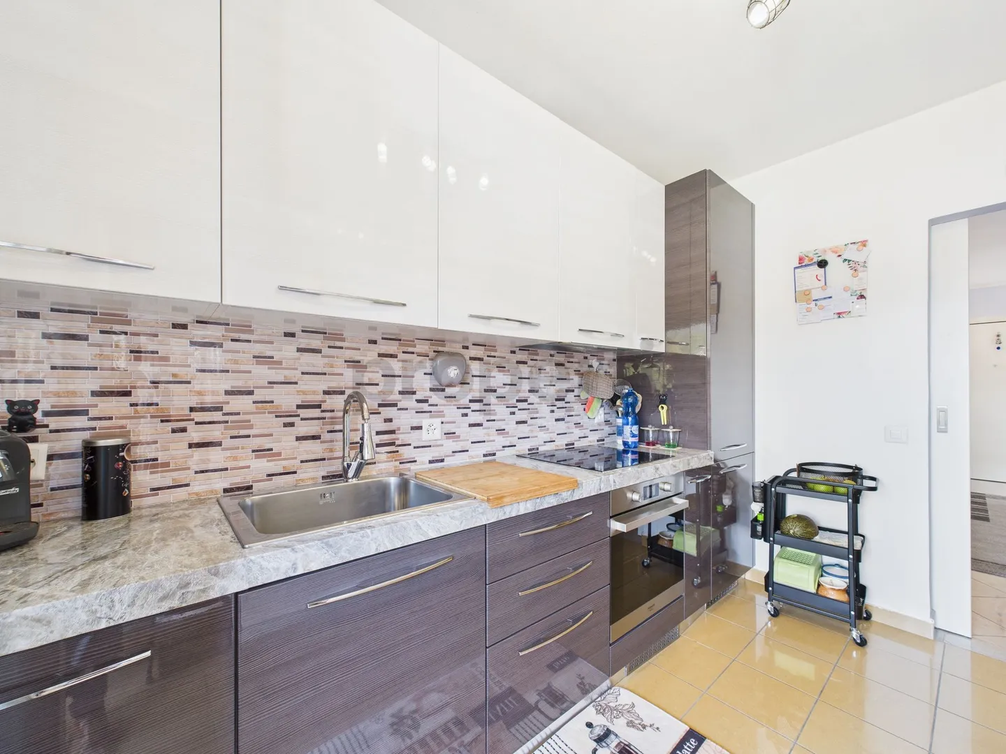 Renovated penthouse with 3.5 rooms and lake view in Caslano - Photo 2 of 12