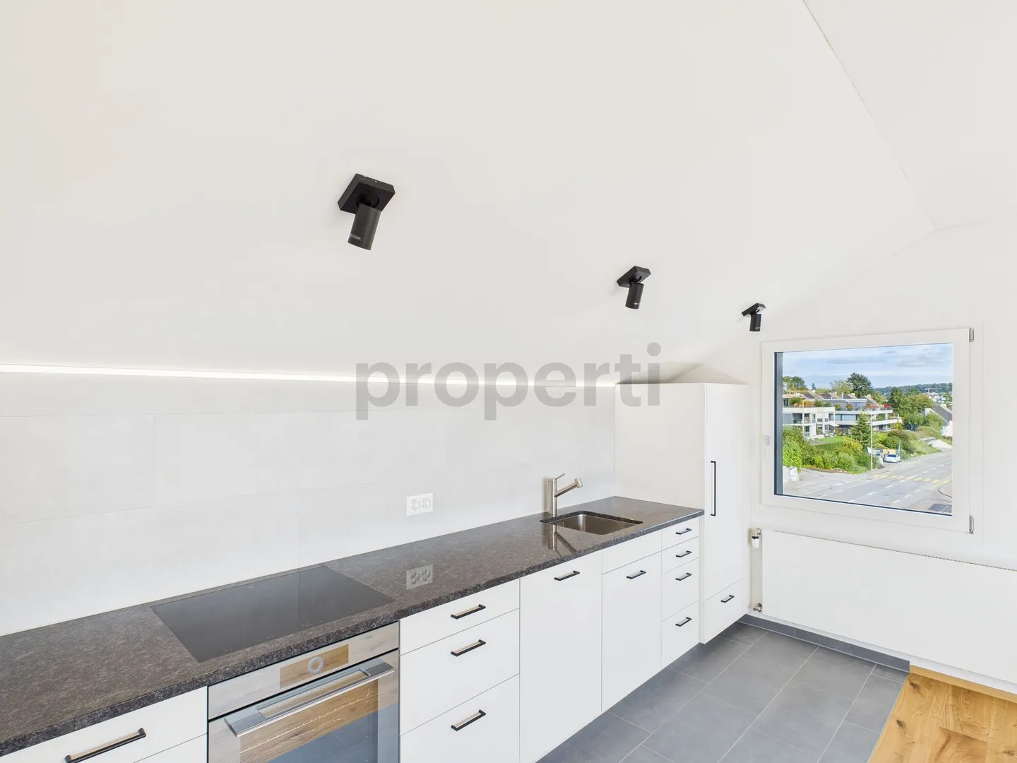 Modern 2.5-room attic apartment in Oberwil - Photo 2 of 13