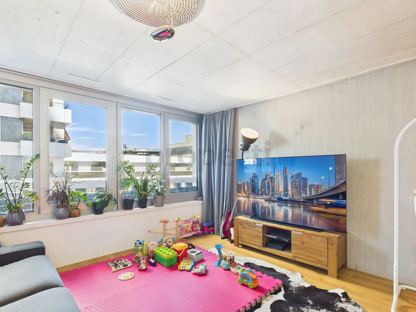 Appartement en duplex moderne de 3,5 pièces avec deux balcons à Zurich Oerlikon - Photo 1 sur 13