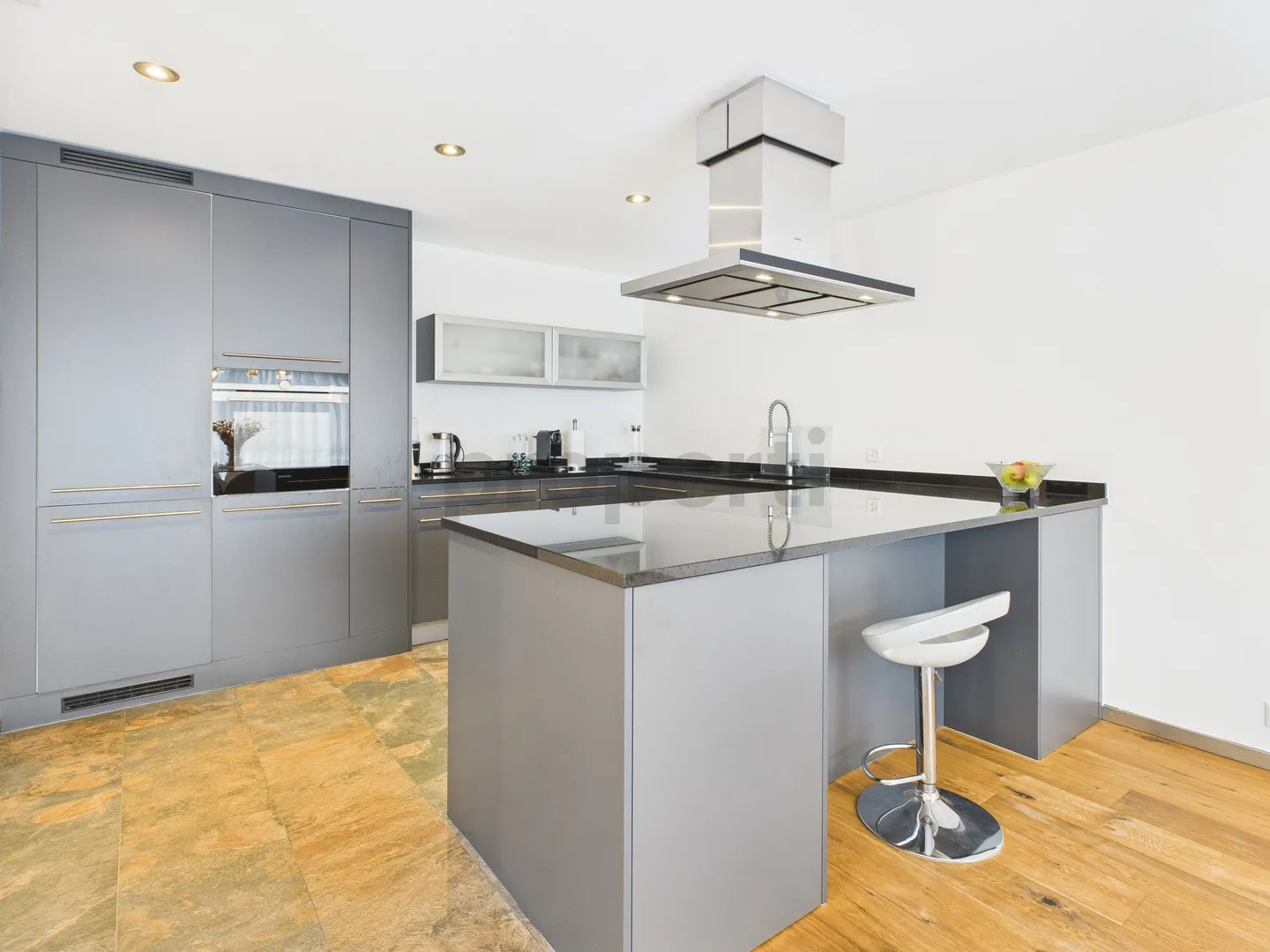 Ampio appartamento di 5,5 locali in posizione tranquilla a Grenchen - Foto 4 di 12