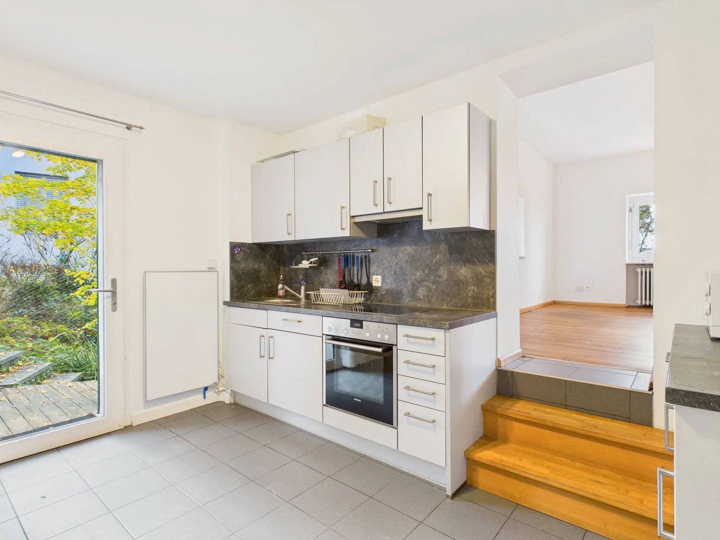 Cozy 2-Room Apartment in Binningen - Photo 2 of 6