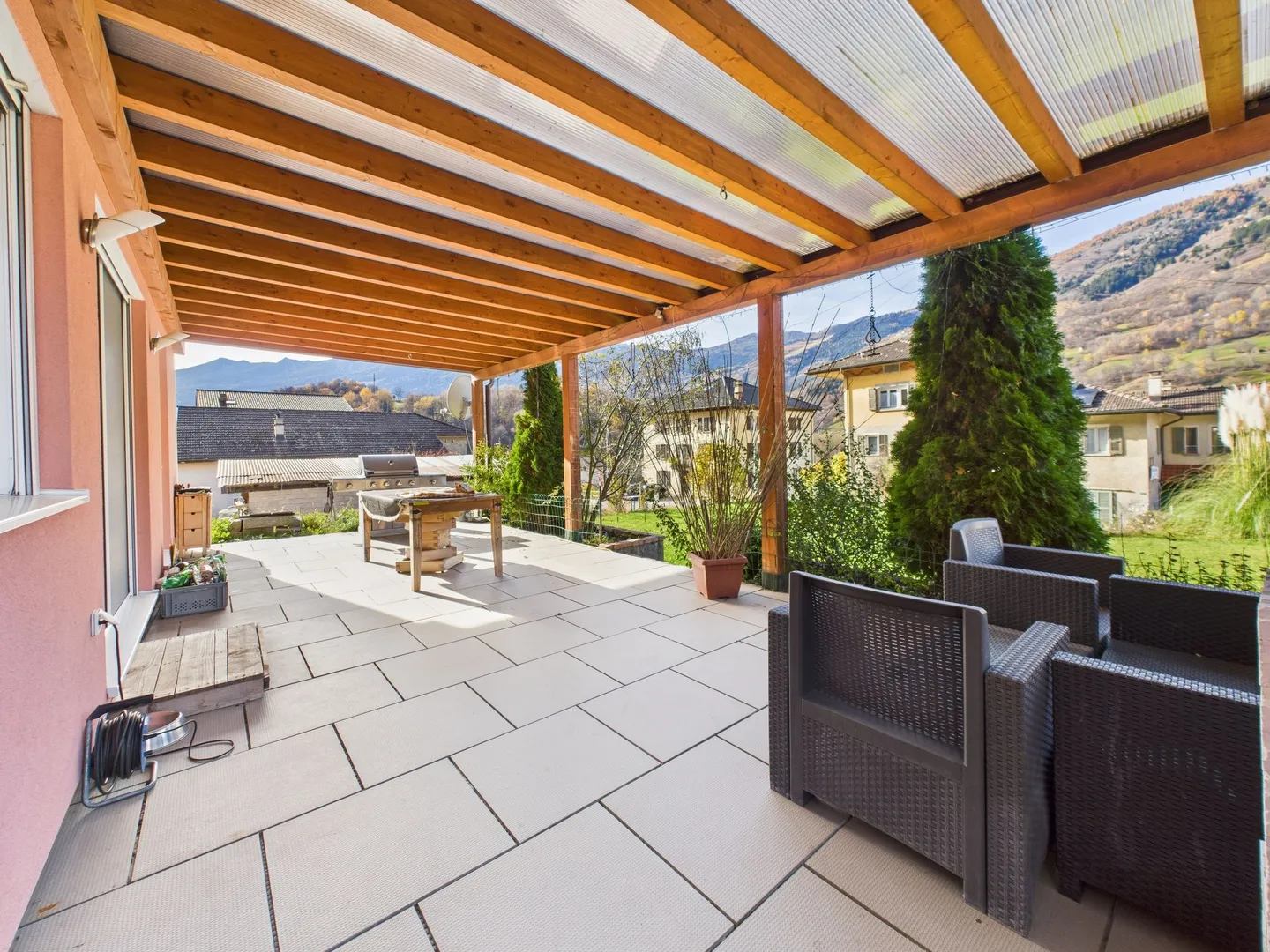Charming villa in Blenio - modern design and generous spaces in a picturesque setting - Photo 6 of 13