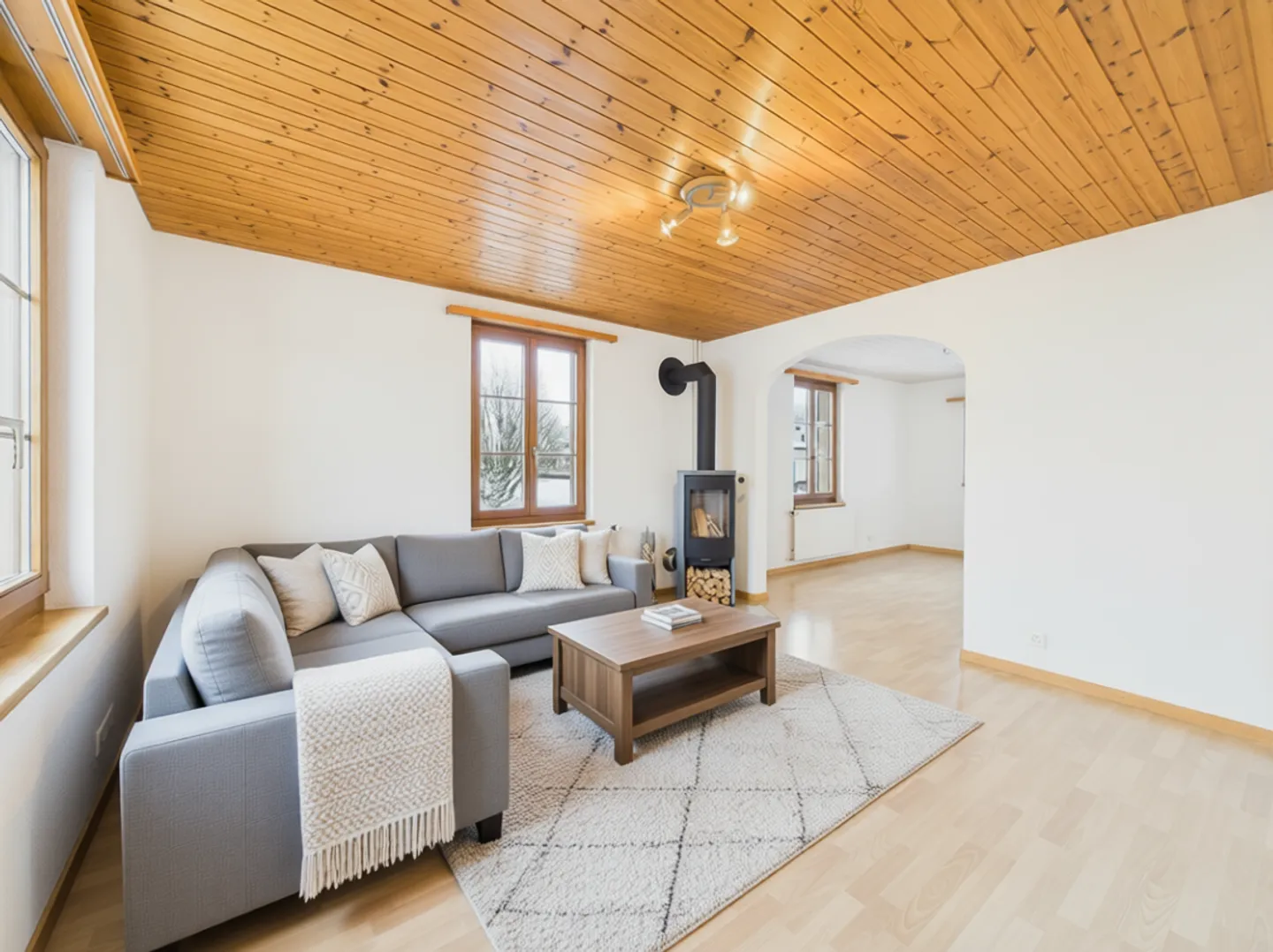 A Home to Feel Good - Charming 5.5-Room Apartment in Strengelbach - Photo 2 of 13