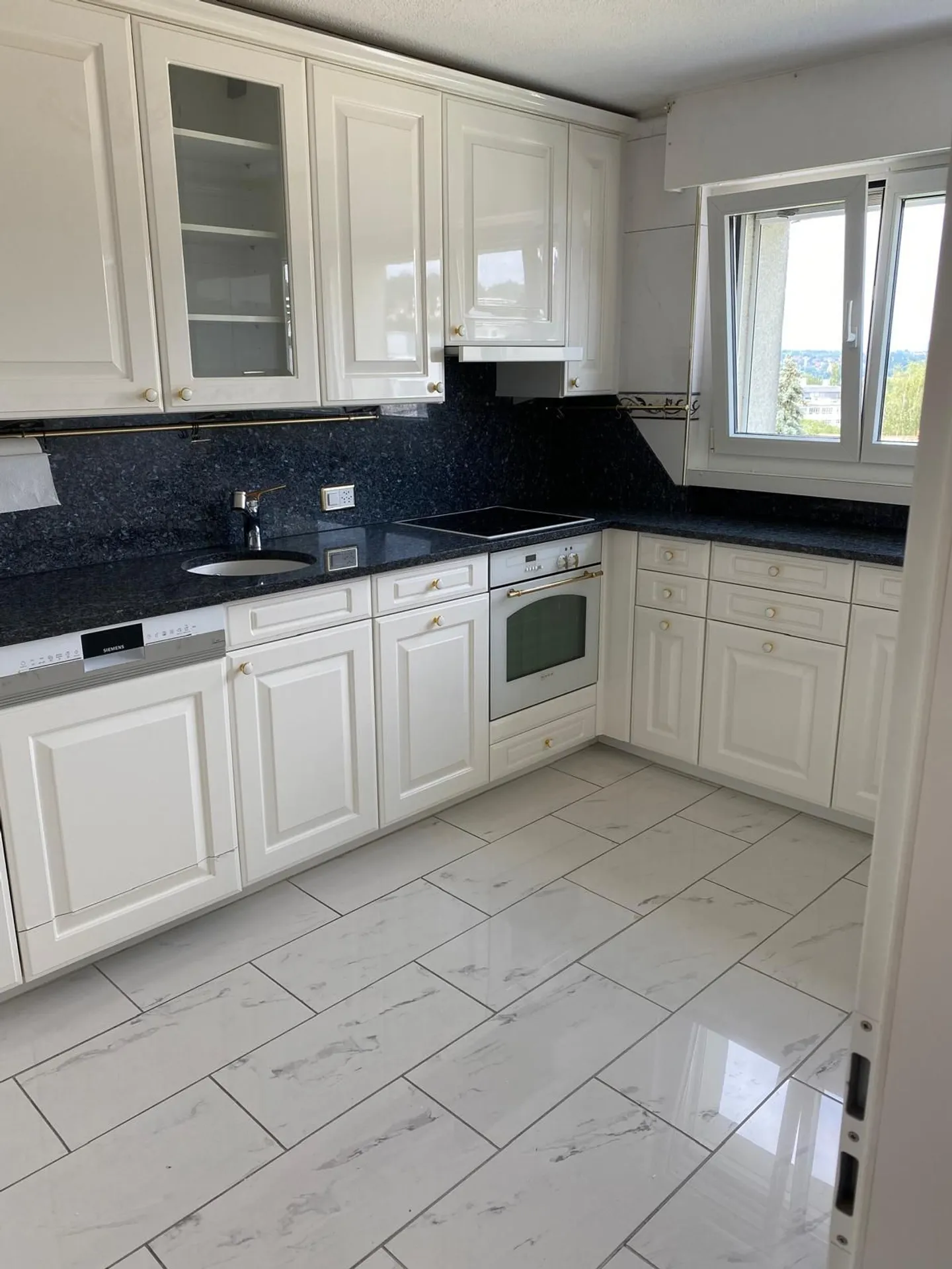 Dreamlike 5.5-Room Apartment with Lake View in Steckborn, Canton TG - Photo 5 of 10