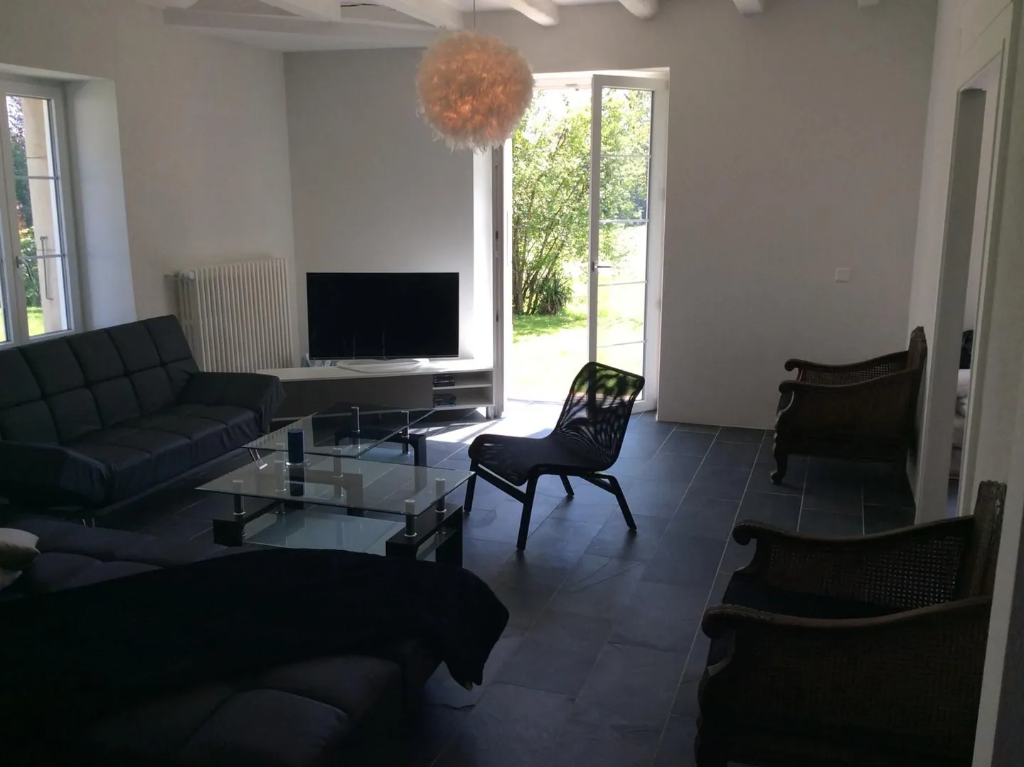 Triplex / Charming house in a renovated old farm - 7 rooms with large private garden in Genolier - Photo 4 of 7