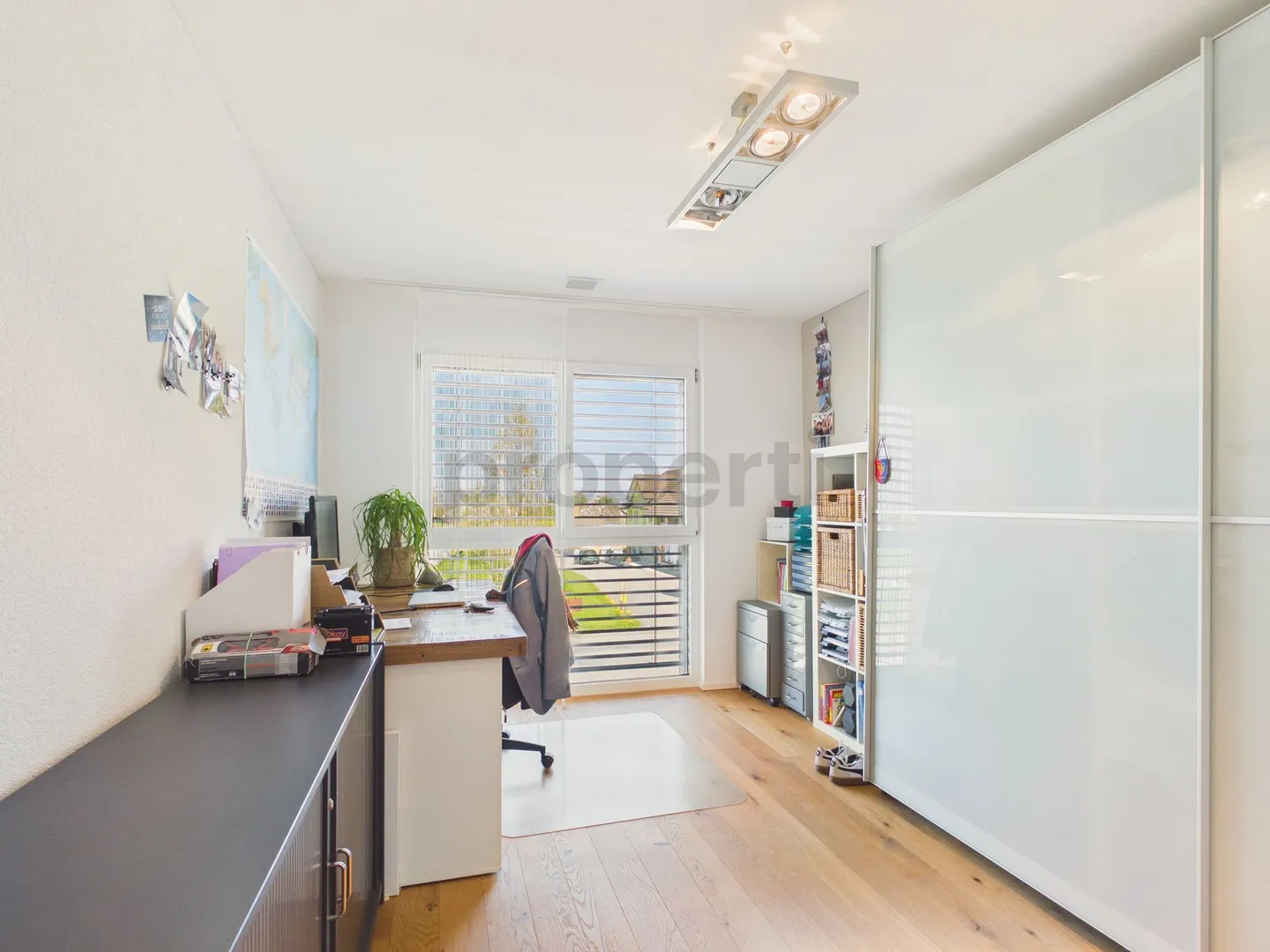 Appartement moderne de 4,5 pièces avec balcon et vue panoramique sur la verdure à Güttingen - Photo 8 sur 13