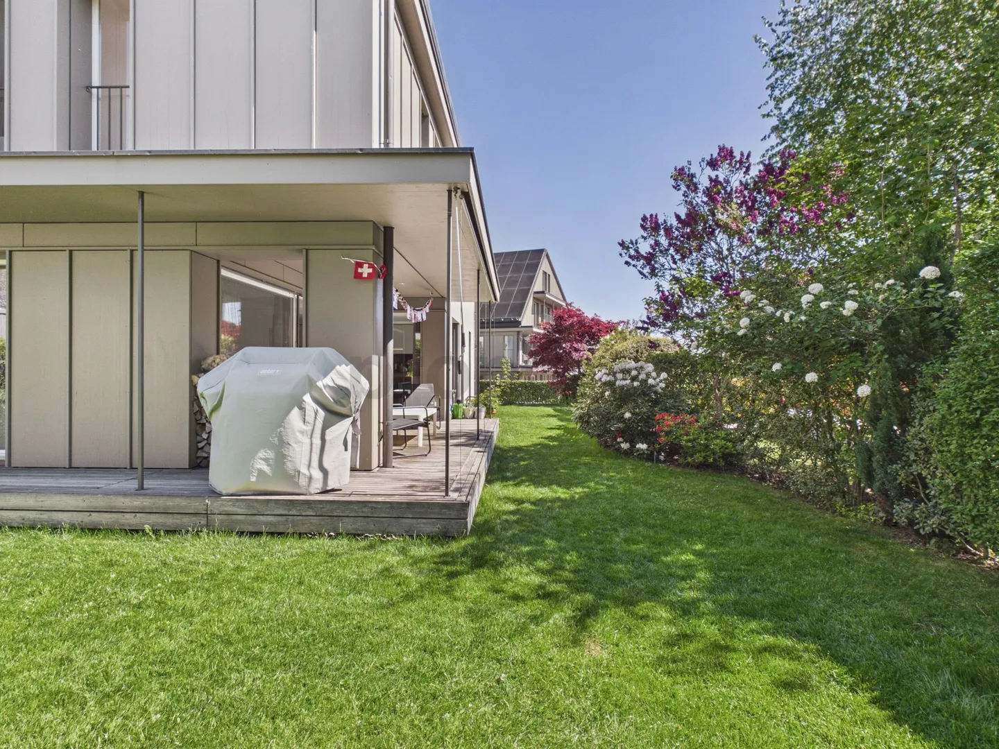 Maison jumelée moderne de 5,5 pièces avec beau jardin à Hirzel - Photo 11 sur 12